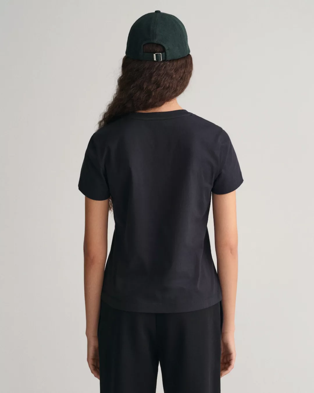 Gant T-Shirt "REG SHIELD KA T-SHIRT", mit einer kleinen aufgestickten Wappe günstig online kaufen
