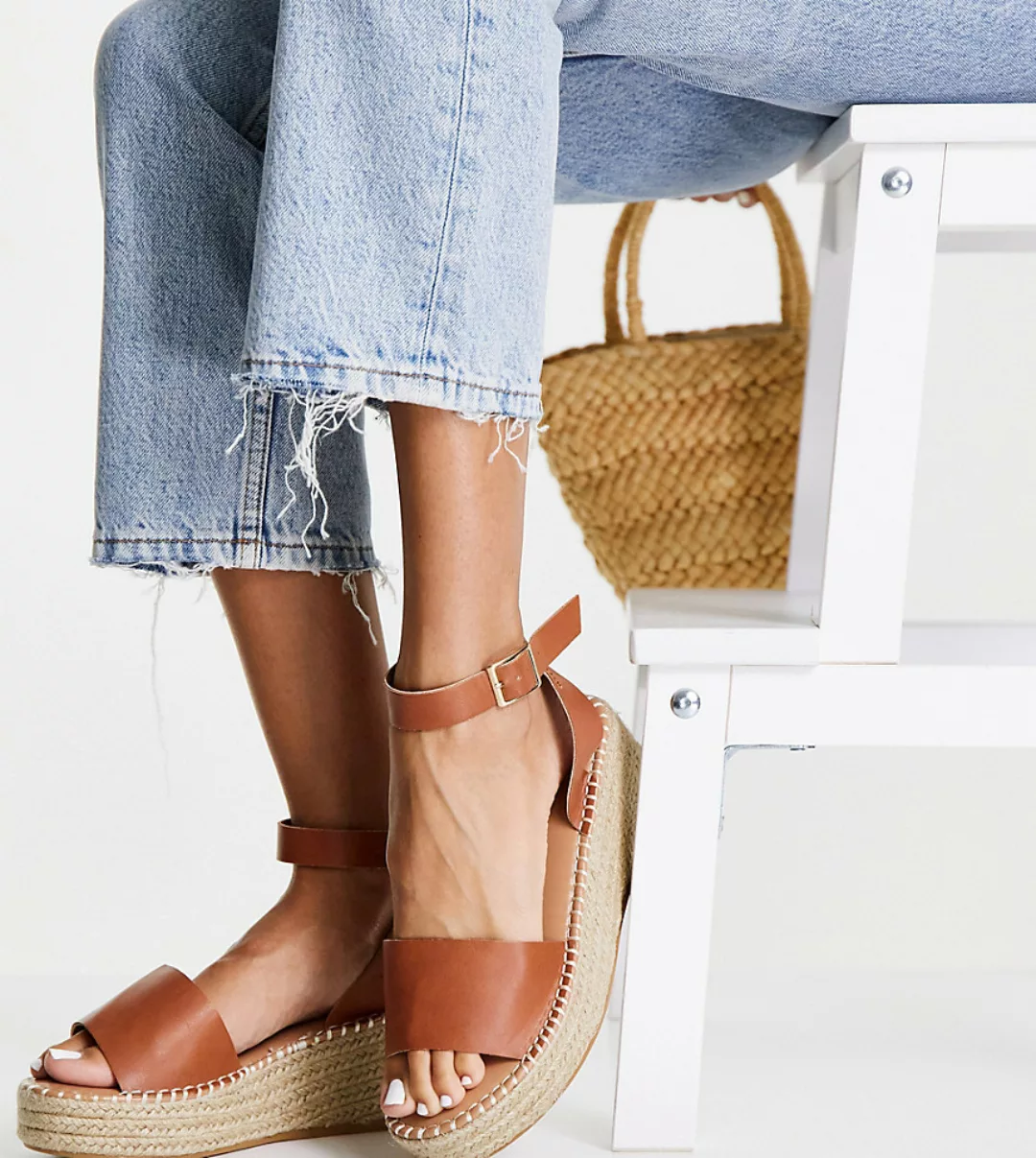 New Look Wide Fit – Espadrilles-Sandalen mit Plateausohle in Hellbraun günstig online kaufen