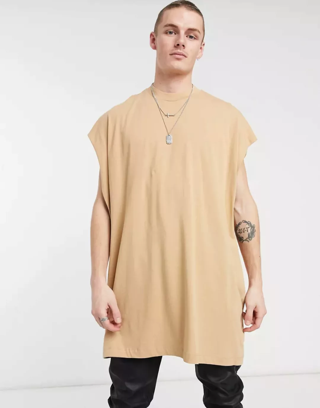 ASOS DESIGN – Ärmelloses, hellbraunes Longline-Shirt in Superoversize-Neutr günstig online kaufen
