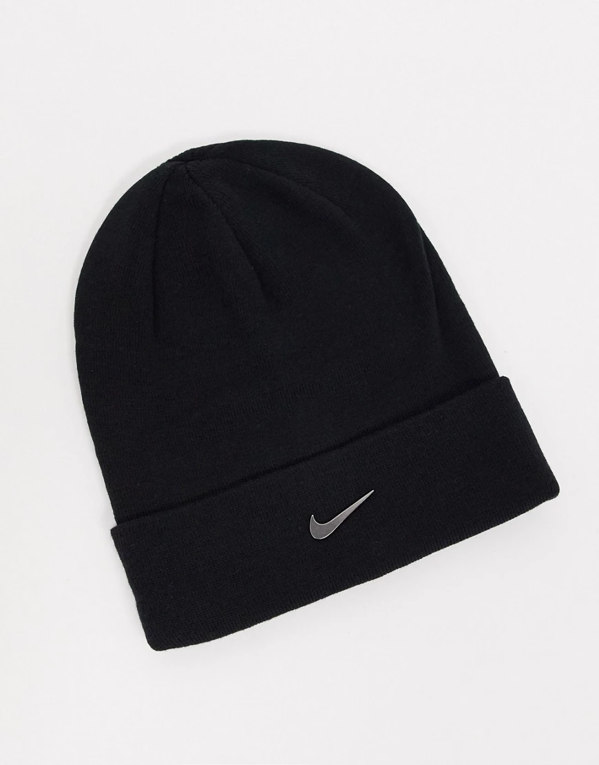 Nike – Strickmütze in Schwarz mit Metallic-Swoosh-Logo günstig online kaufen