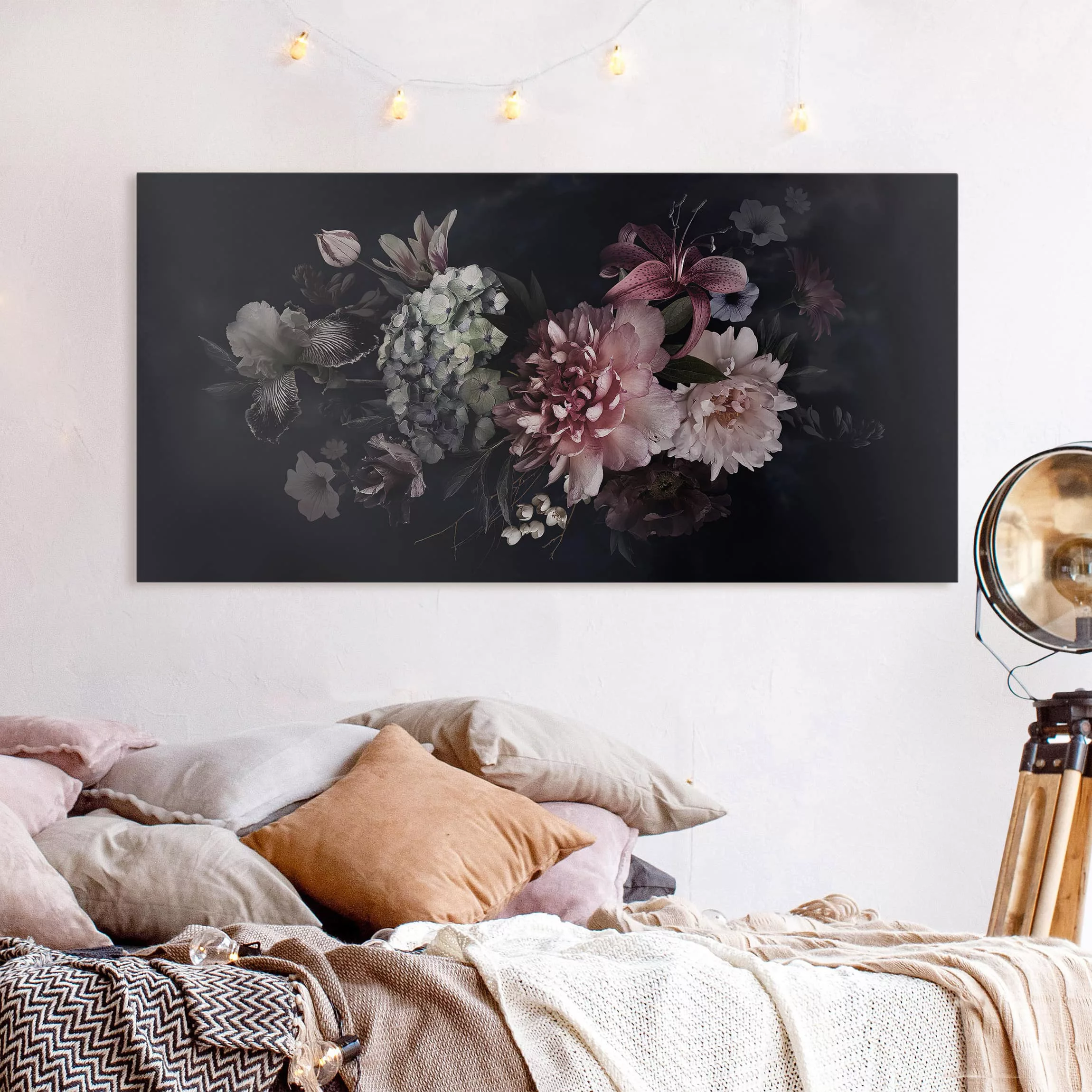 Leinwandbild Blumen - Querformat Blumen mit Nebel auf Schwarz günstig online kaufen