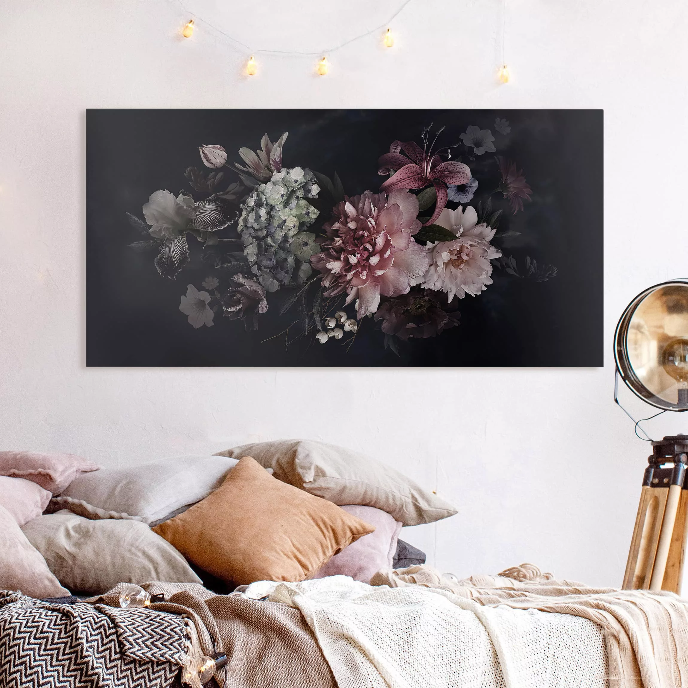 Leinwandbild - Querformat Blumen mit Nebel auf Schwarz günstig online kaufen