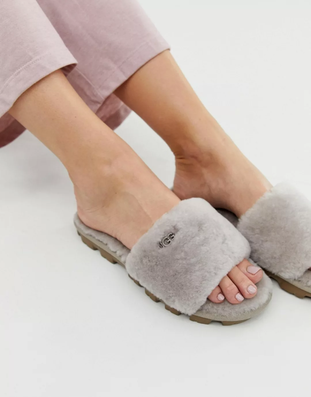 UGG – Cozette – Hausschuhe in Auster-Grau günstig online kaufen