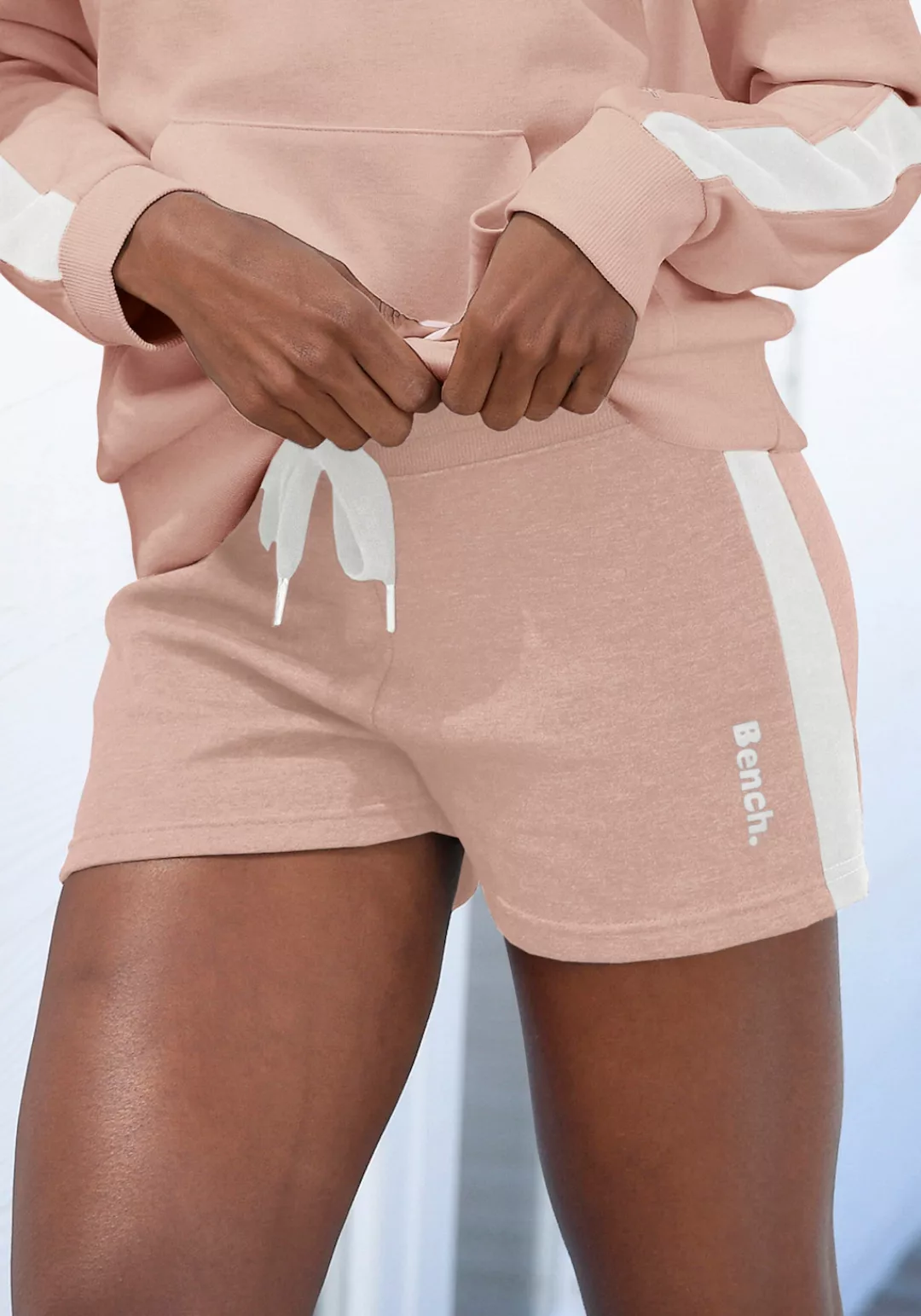 Bench. Loungewear Relaxshorts -Kurze Hose mit Seitenstreifen, Loungeanzug günstig online kaufen