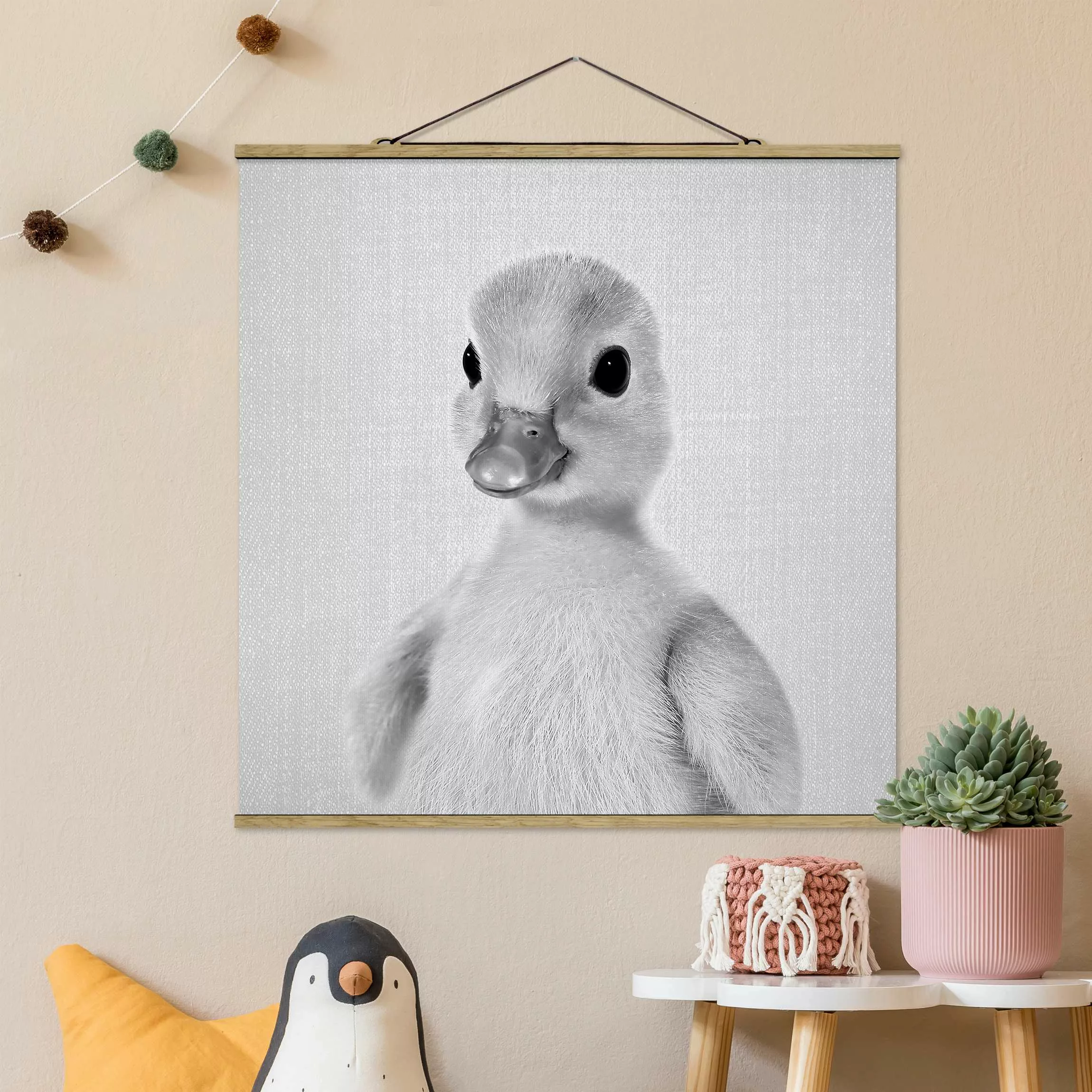 Stoffbild mit Posterleisten Baby Ente Emma Schwarz Weiß günstig online kaufen