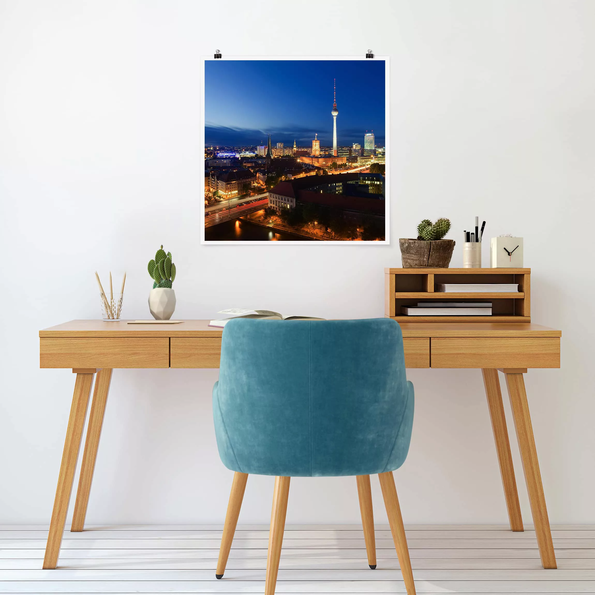 Poster Architektur & Skyline - Quadrat Fernsehturm bei Nacht günstig online kaufen