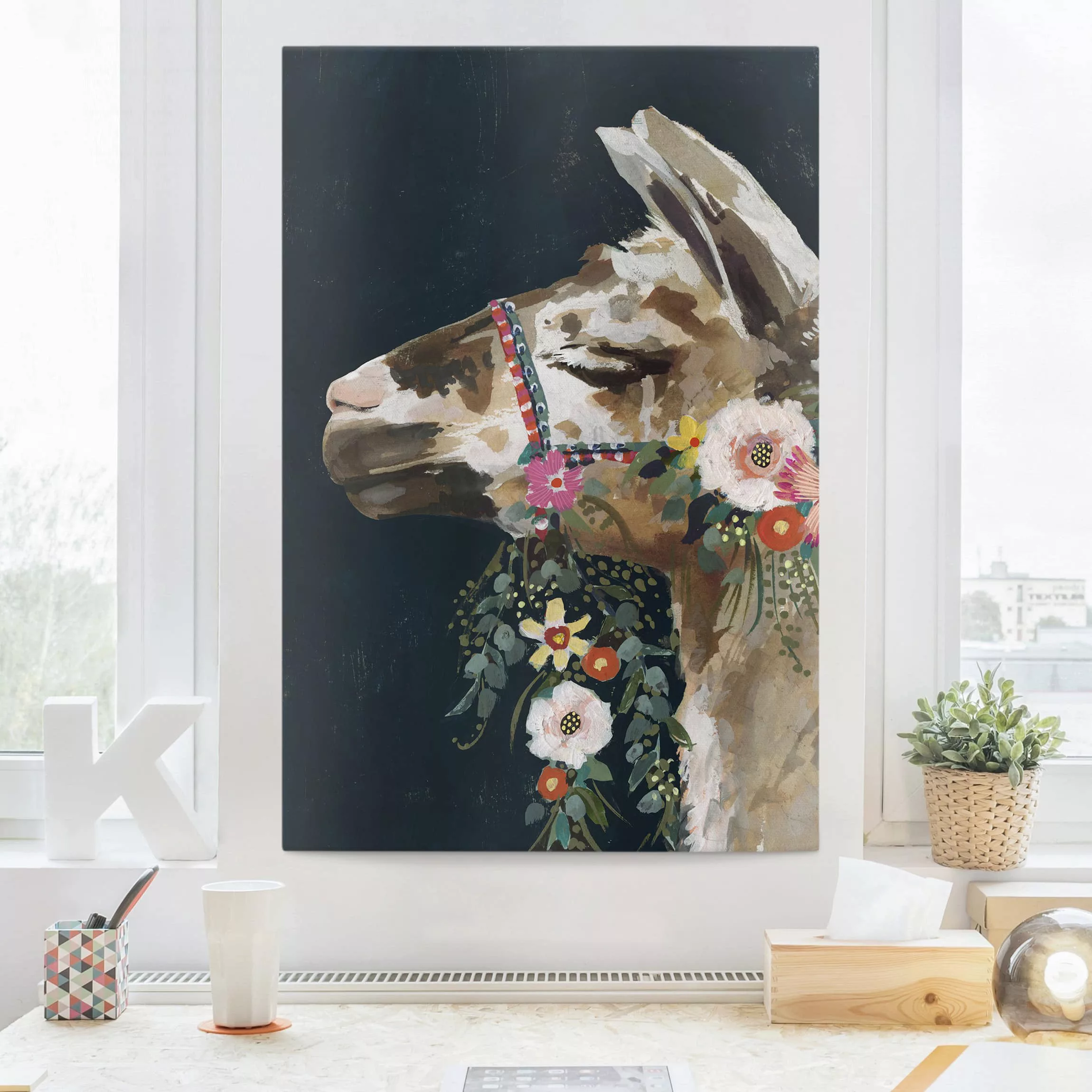 Leinwandbild Tiere - Hochformat Lama mit Blumenschmuck II günstig online kaufen