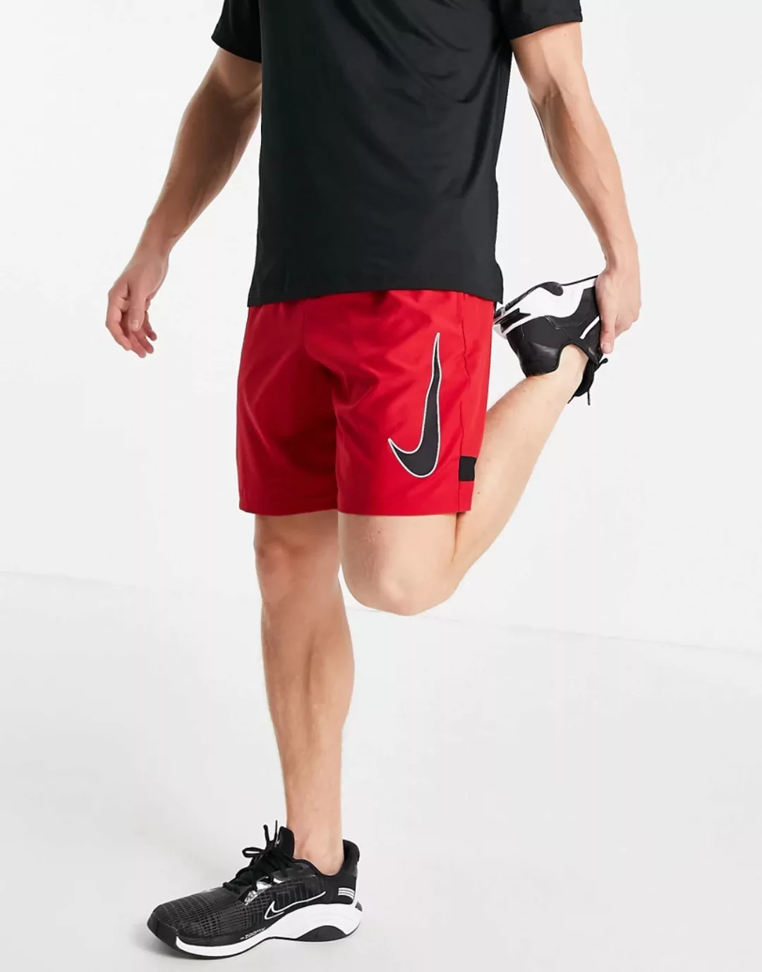 Nike Football – Dri-FIT Academy – Gewebte Shorts in Rot günstig online kaufen