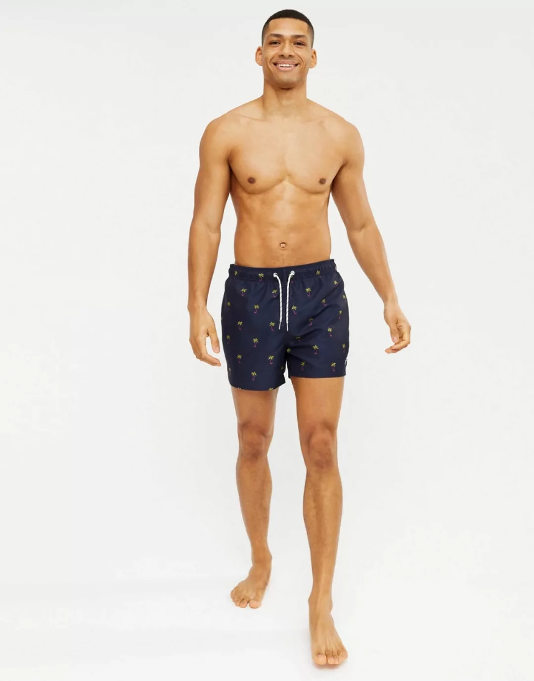 New Look – Badeshorts in Marineblau mit Palmenprint günstig online kaufen