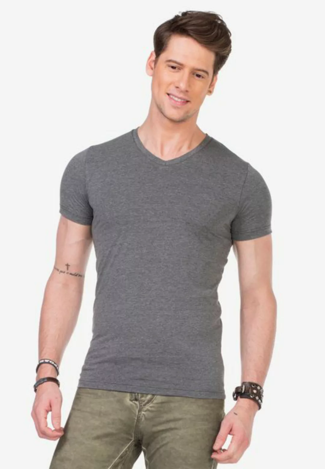 Cipo & Baxx T-Shirt mit modernem V-Ausschnitt günstig online kaufen