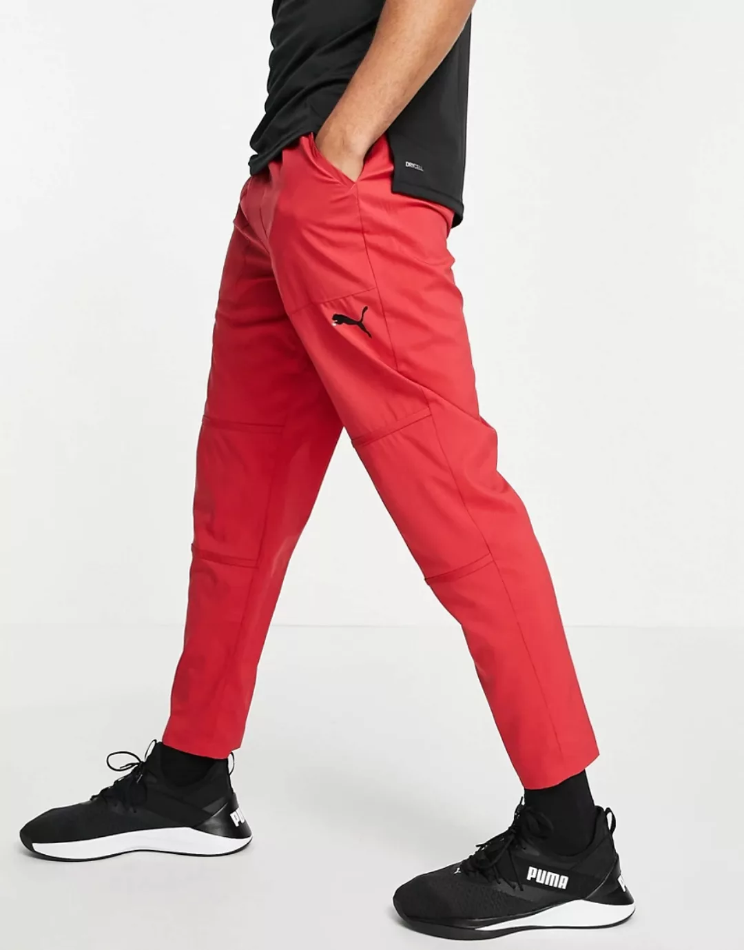 PUMA Training – Hose mit seitlichen Schlitzen in Rot günstig online kaufen