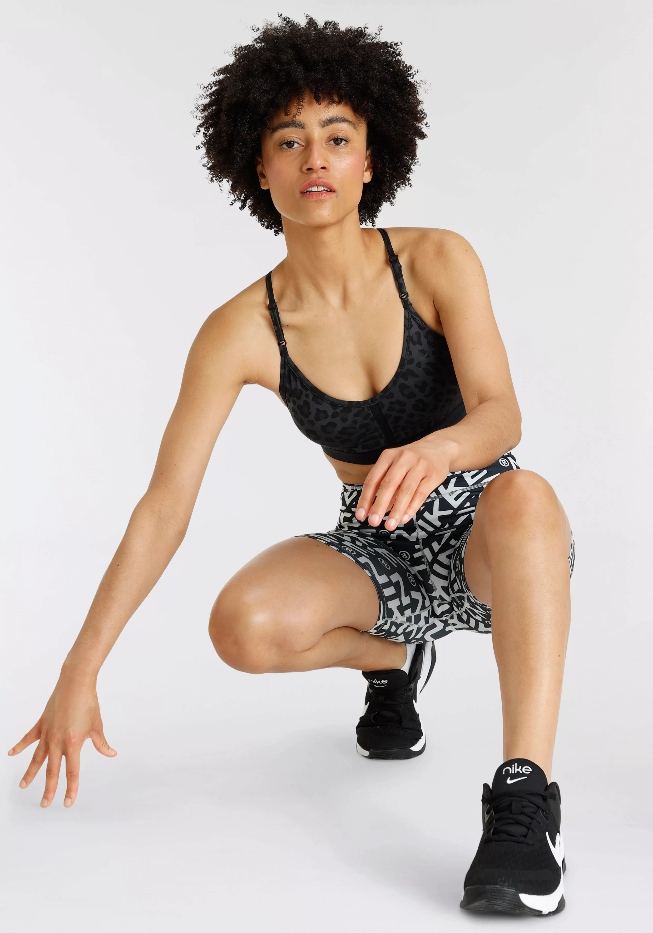 Nike Sport-BH "Indy Womens Light-Support 1-Piece Pad V-Neck Leopard Print B günstig online kaufen