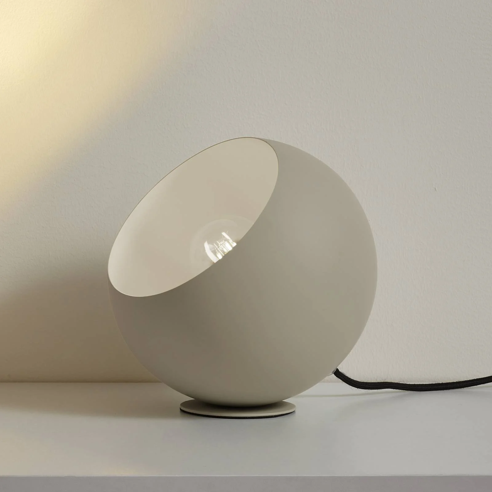 Lindby Tischleuchte Solomia, beige, Eisen, Ø 20 cm günstig online kaufen