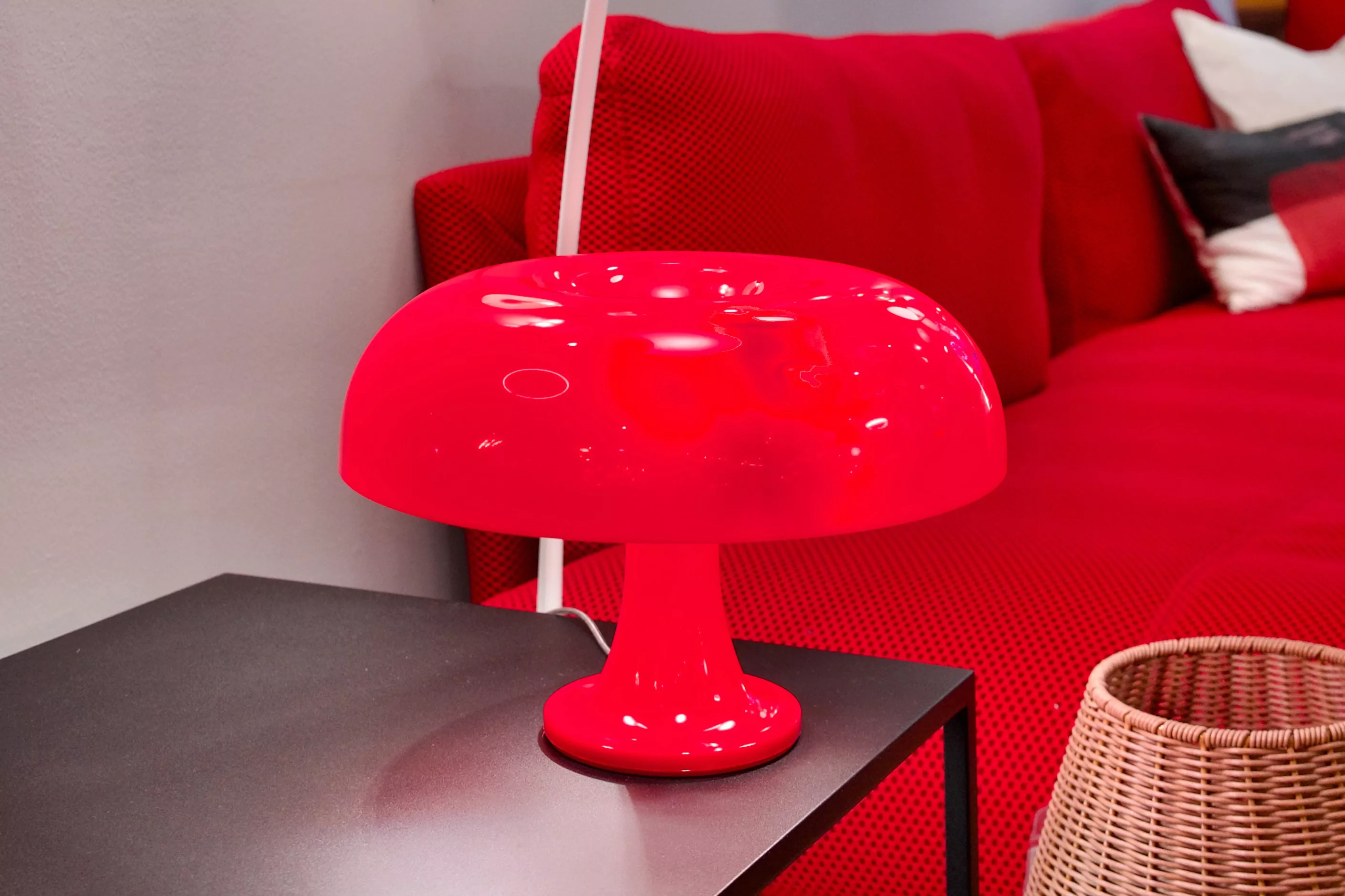 Design-Tischleuchte Nessino von Artemide in Rot. günstig online kaufen