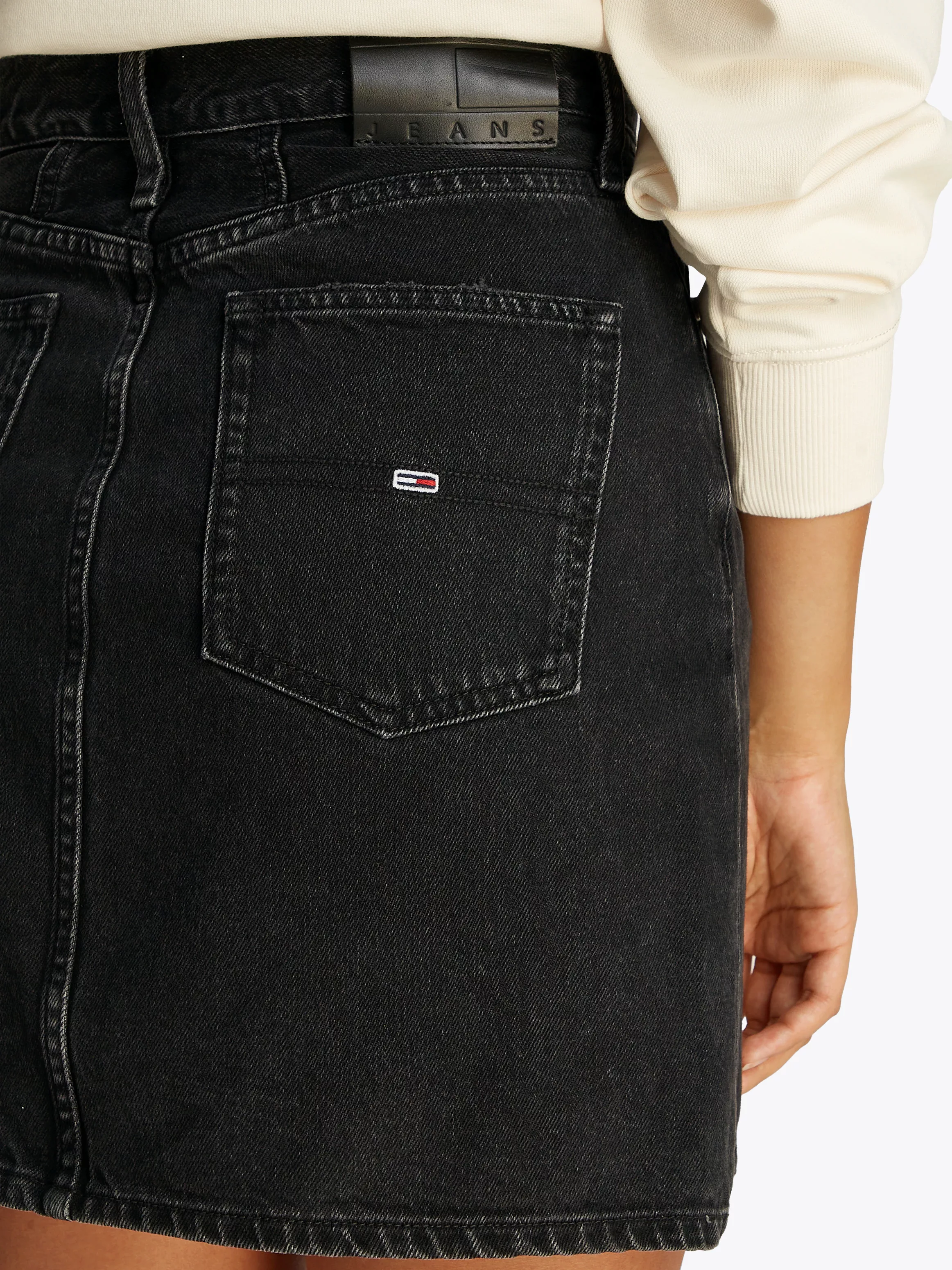 Tommy Jeans Jeansrock "MOM SKIRT BI8080", in schwarzer Waschung, in Mini-Lä günstig online kaufen