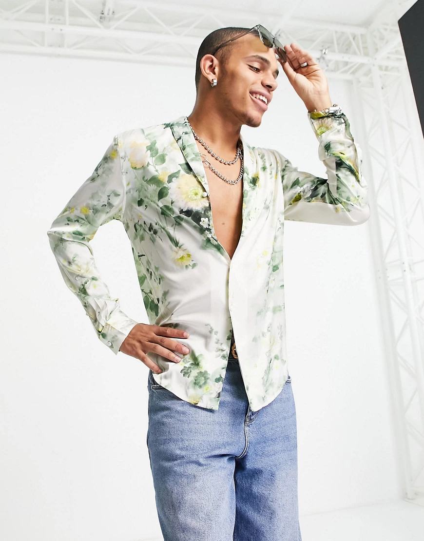 ASOS DESIGN – Satin- Hemd in Weiß mit Blumenmuster und Schalkragen günstig online kaufen