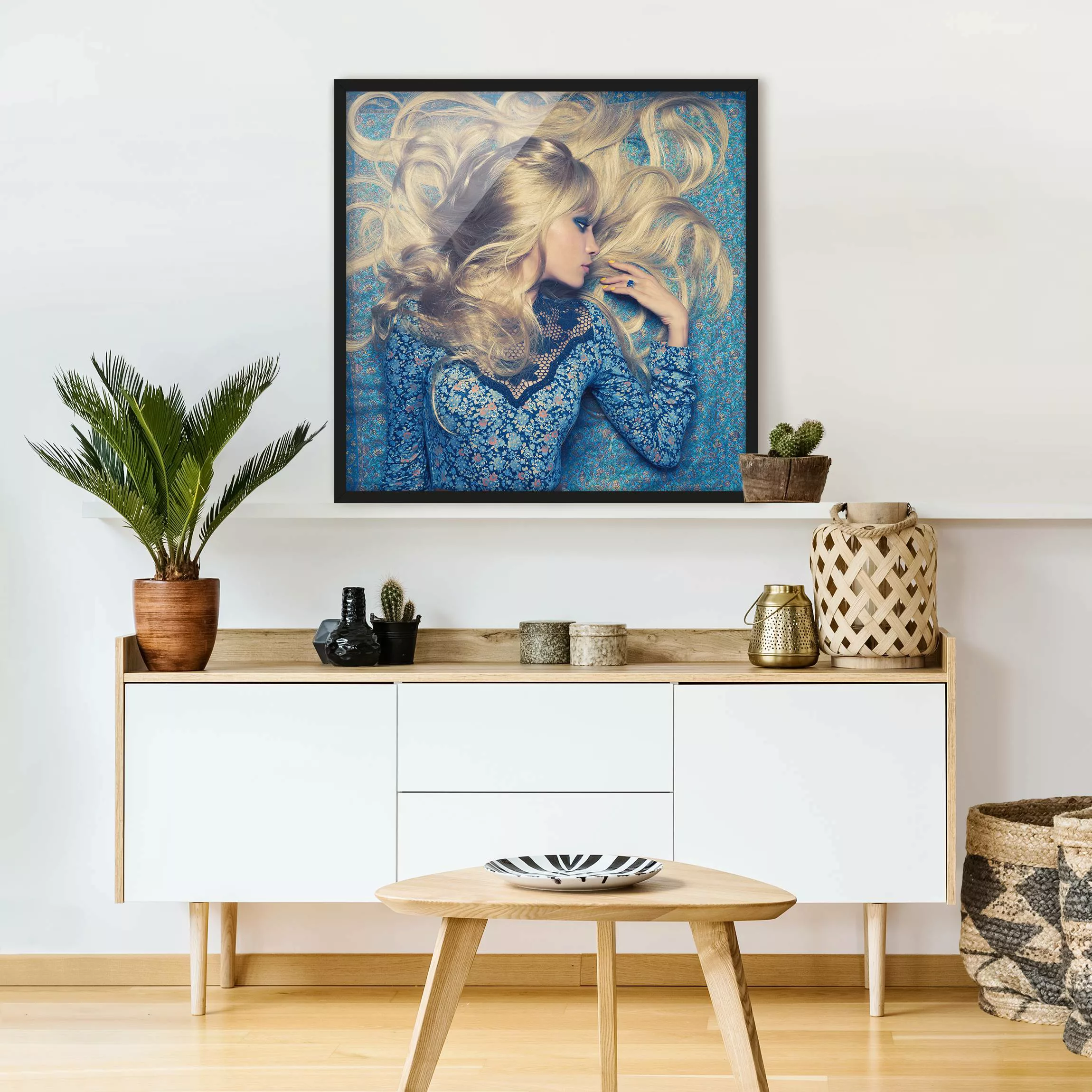 Bild mit Rahmen Portrait - Quadrat Hippiegirl in Blue günstig online kaufen