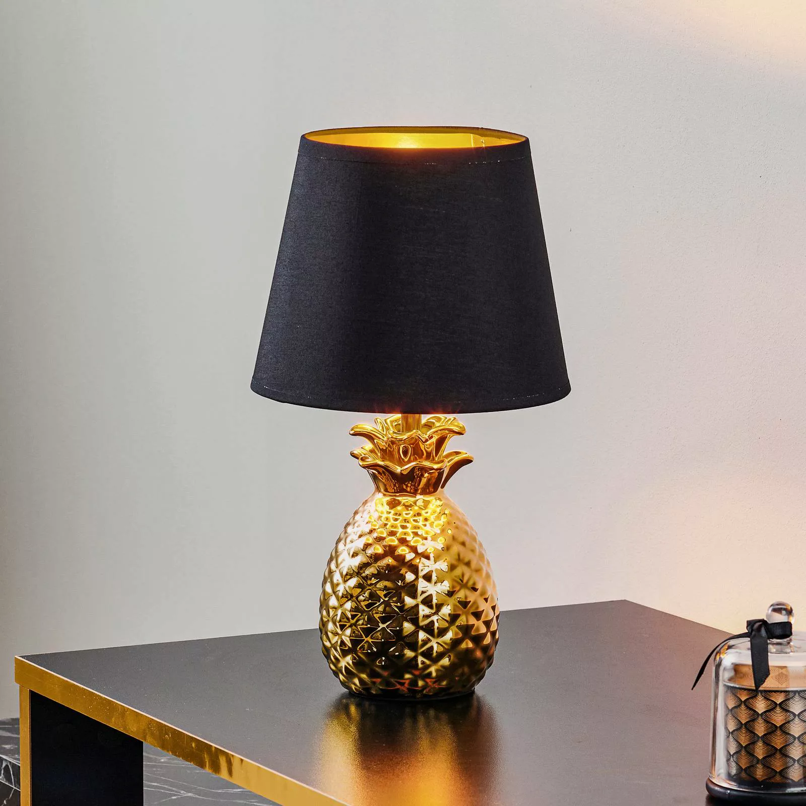 Edle Keramik-Tischlampe Pineapple in Gold-Schwarz günstig online kaufen