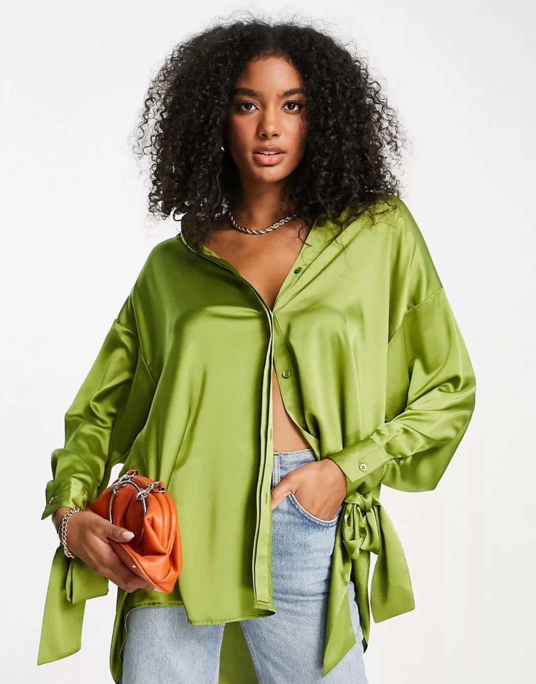 ASOS DESIGN – Oversize-Satinhemd in Grün mit Bindedetail an den Manschetten günstig online kaufen