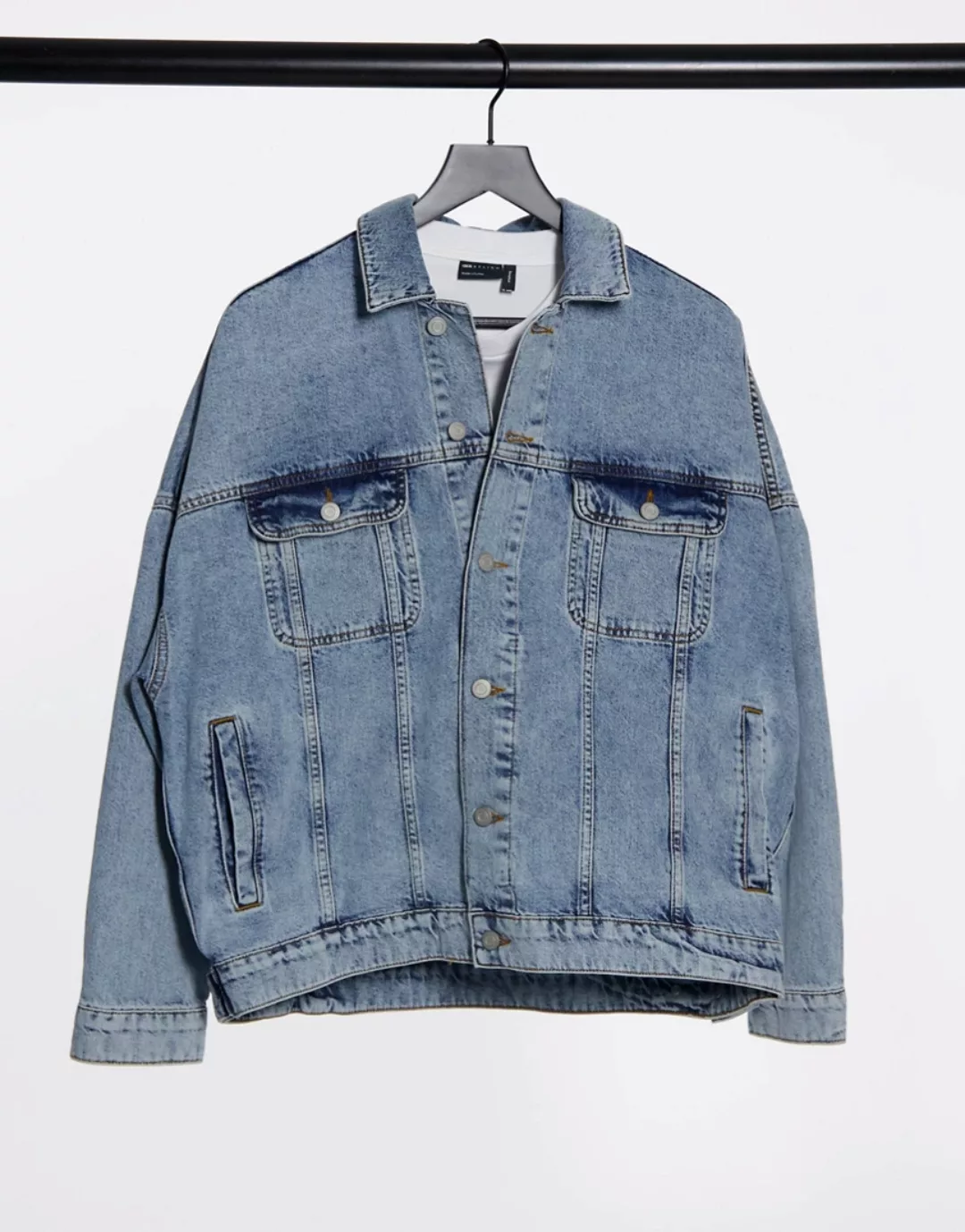 ASOS DESIGN – Übergroße, blaue Jeansjacke in Acid-Waschung günstig online kaufen