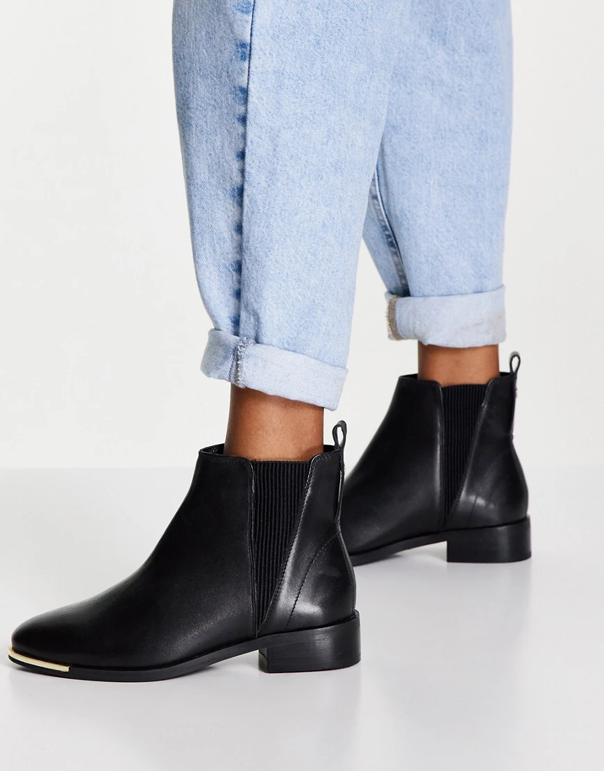 River Island – Flache Chelsea-Stiefel in Schwarz mit Metallkappe günstig online kaufen