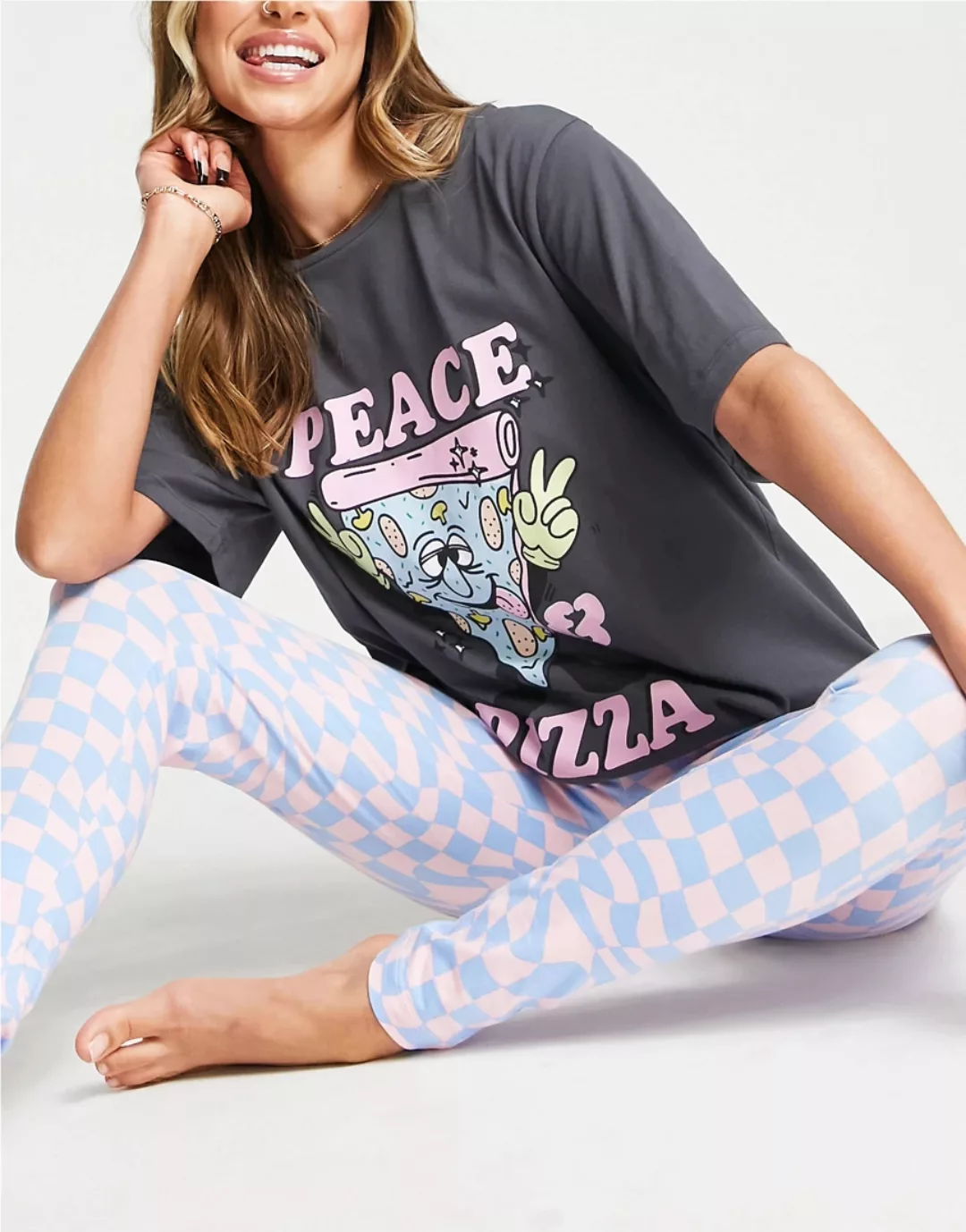 ASOS DESIGN – Pyjama mit Oversize-T-Shirt mit „Peace Pizza“-Motiv und Leggi günstig online kaufen