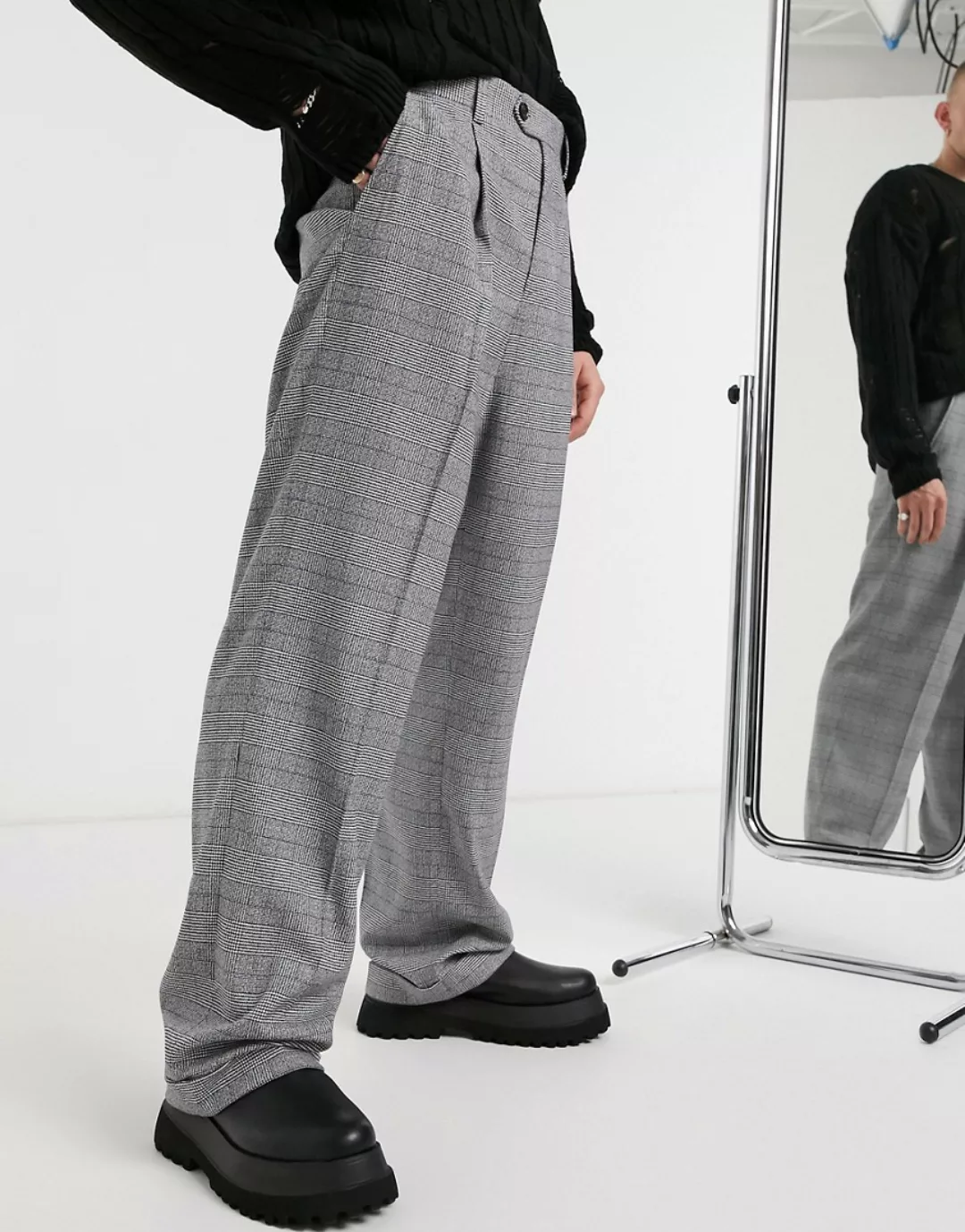 ASOS DESIGN – Elegante, karierte Hose mit weitem Beinschnitt und Umschlag-G günstig online kaufen