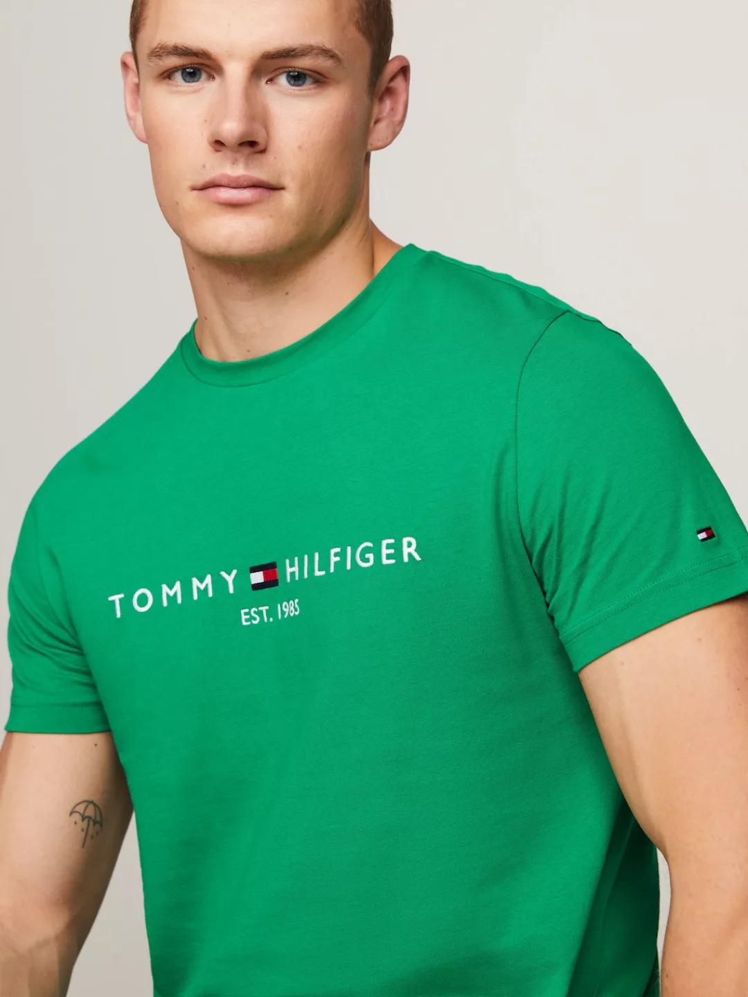 Tommy Hilfiger T-Shirt TOMMY LOGO TEE aus reiner, nachhaltiger Baumwolle günstig online kaufen