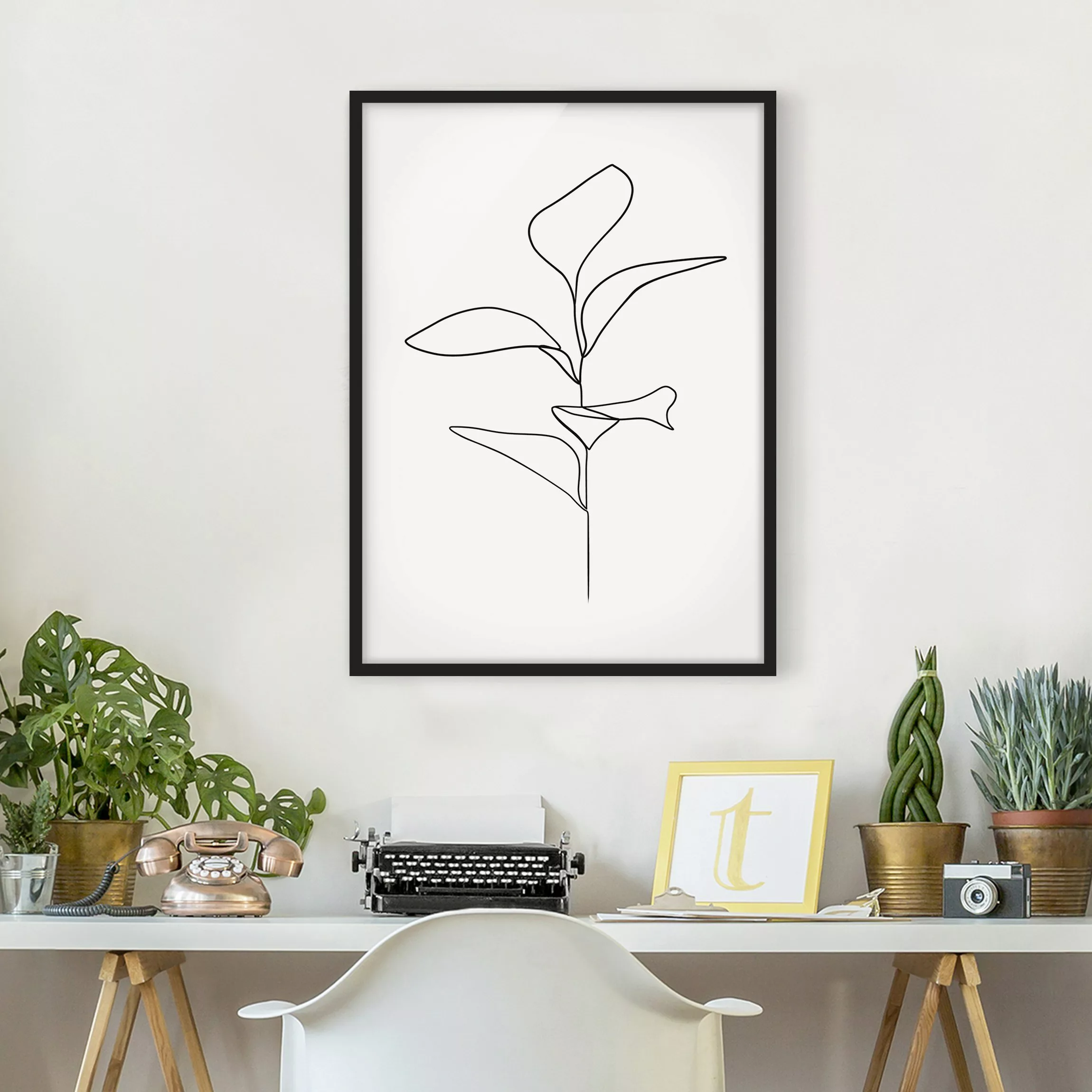 Bild mit Rahmen Blumen - Hochformat Line Art Pflanze Blätter Schwarz Weiß günstig online kaufen