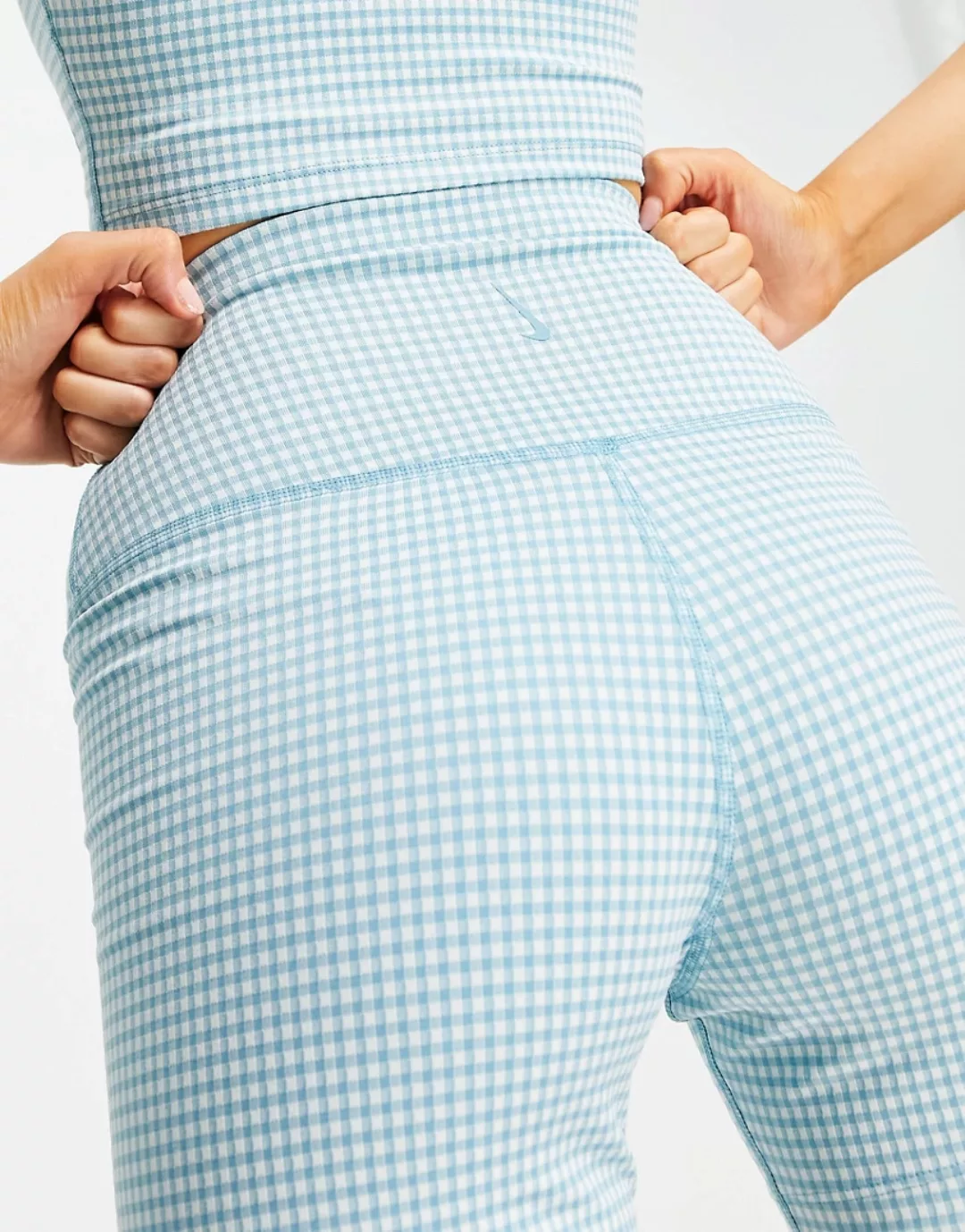 Nike Training – 5-Zoll-Shorts mit Karomuster in Blau günstig online kaufen