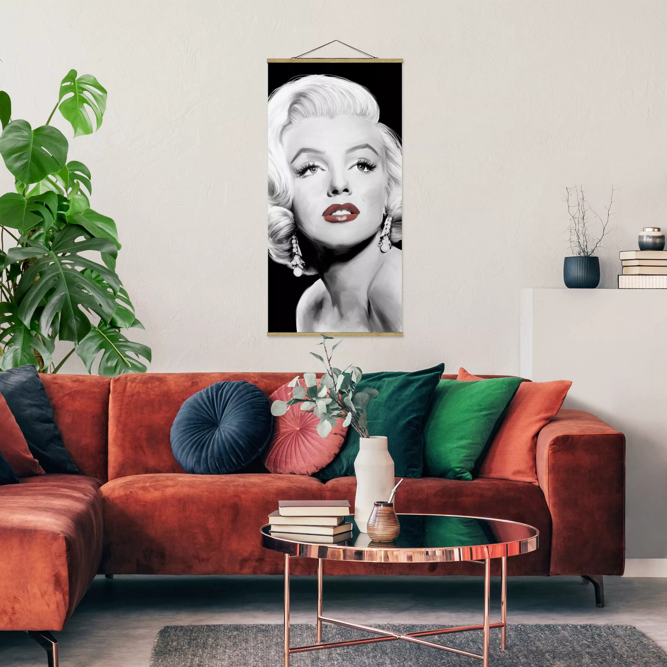 Stoffbild Kunstdruck mit Posterleisten - Hochformat Marilyn mit Ohrschmuck günstig online kaufen