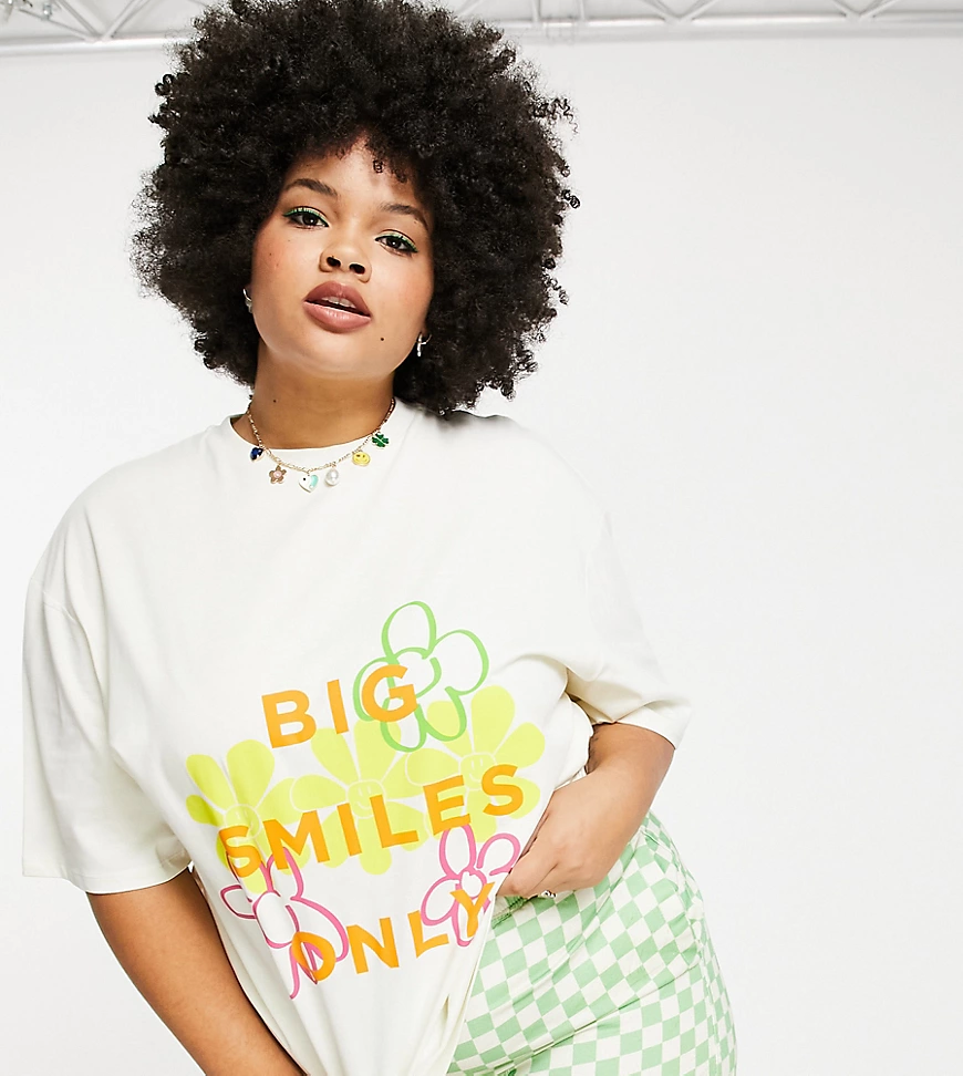 Native Youth Plus – Super großes T-Shirt mit Big Smiles-Print-Weiß günstig online kaufen