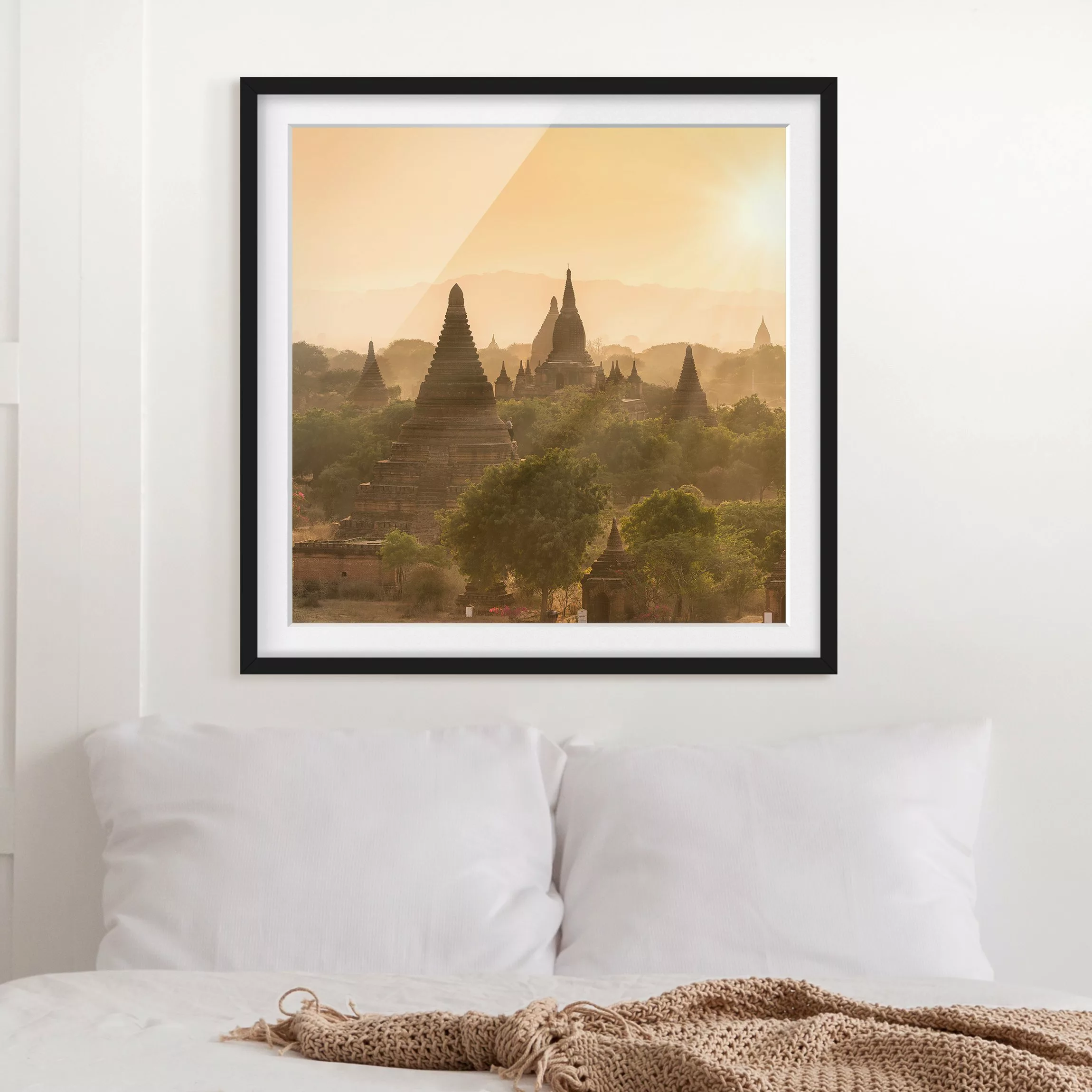 Bild mit Rahmen Sonnenuntergang über Bagan günstig online kaufen