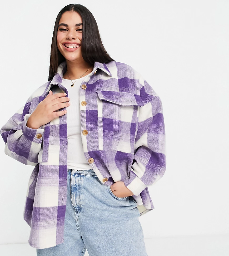 In The Style Plus x Perrie Sian – Longline-Hemdjacke in Flieder-Bunt-Violet günstig online kaufen