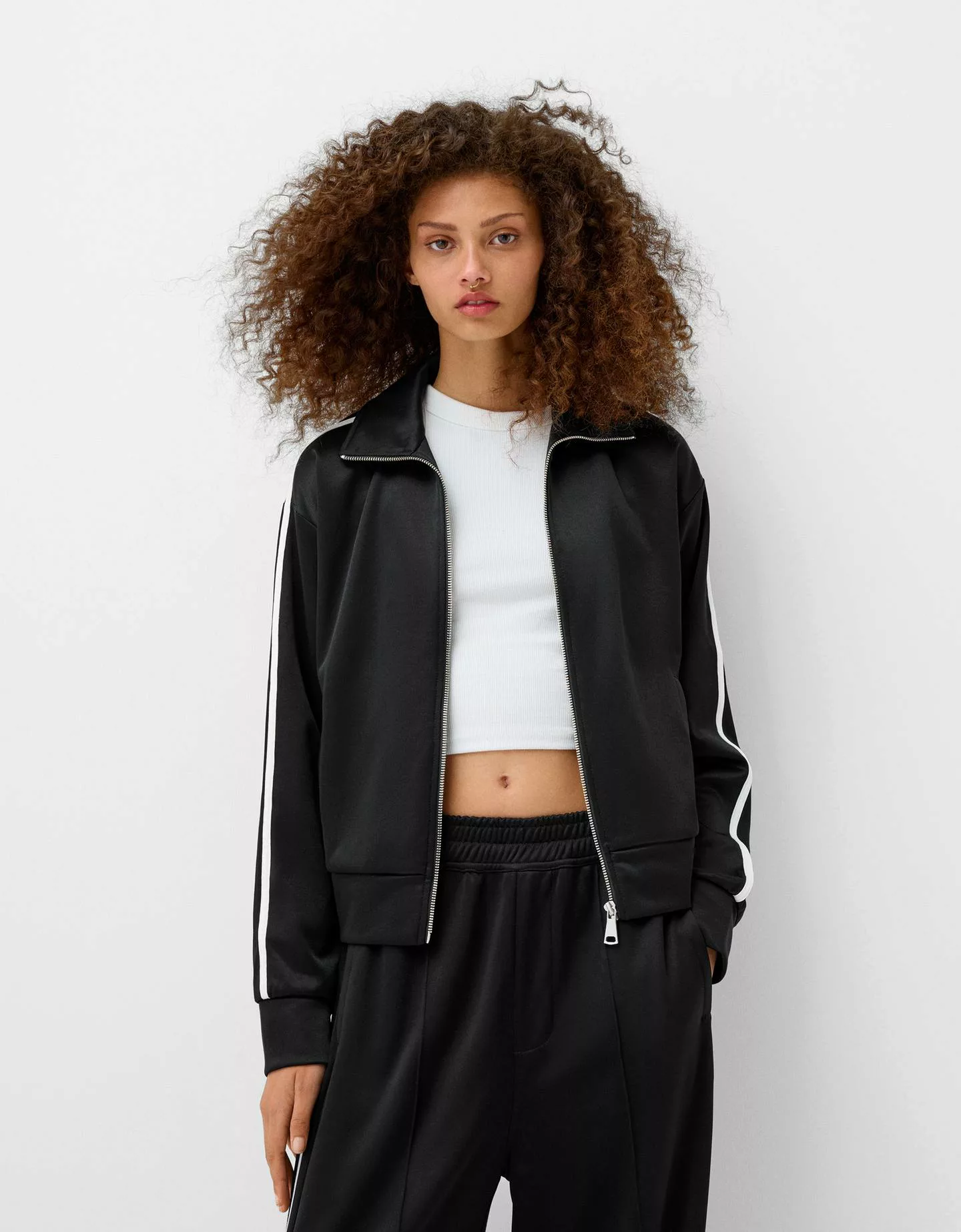 Bershka Sweatshirt In Satinoptik Mit Reißverschluss Damen L Schwarz günstig online kaufen