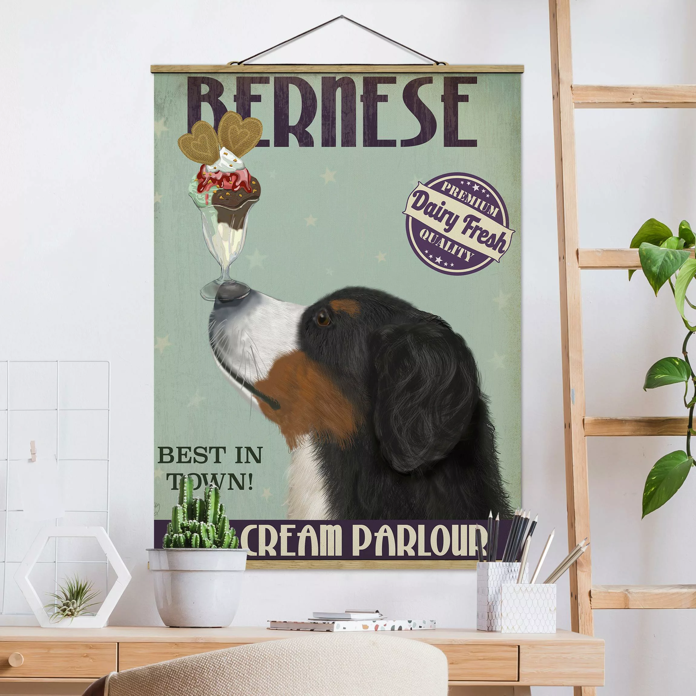 Stoffbild Tiere mit Posterleisten - Hochformat Berner Sennenhund mit Eis günstig online kaufen