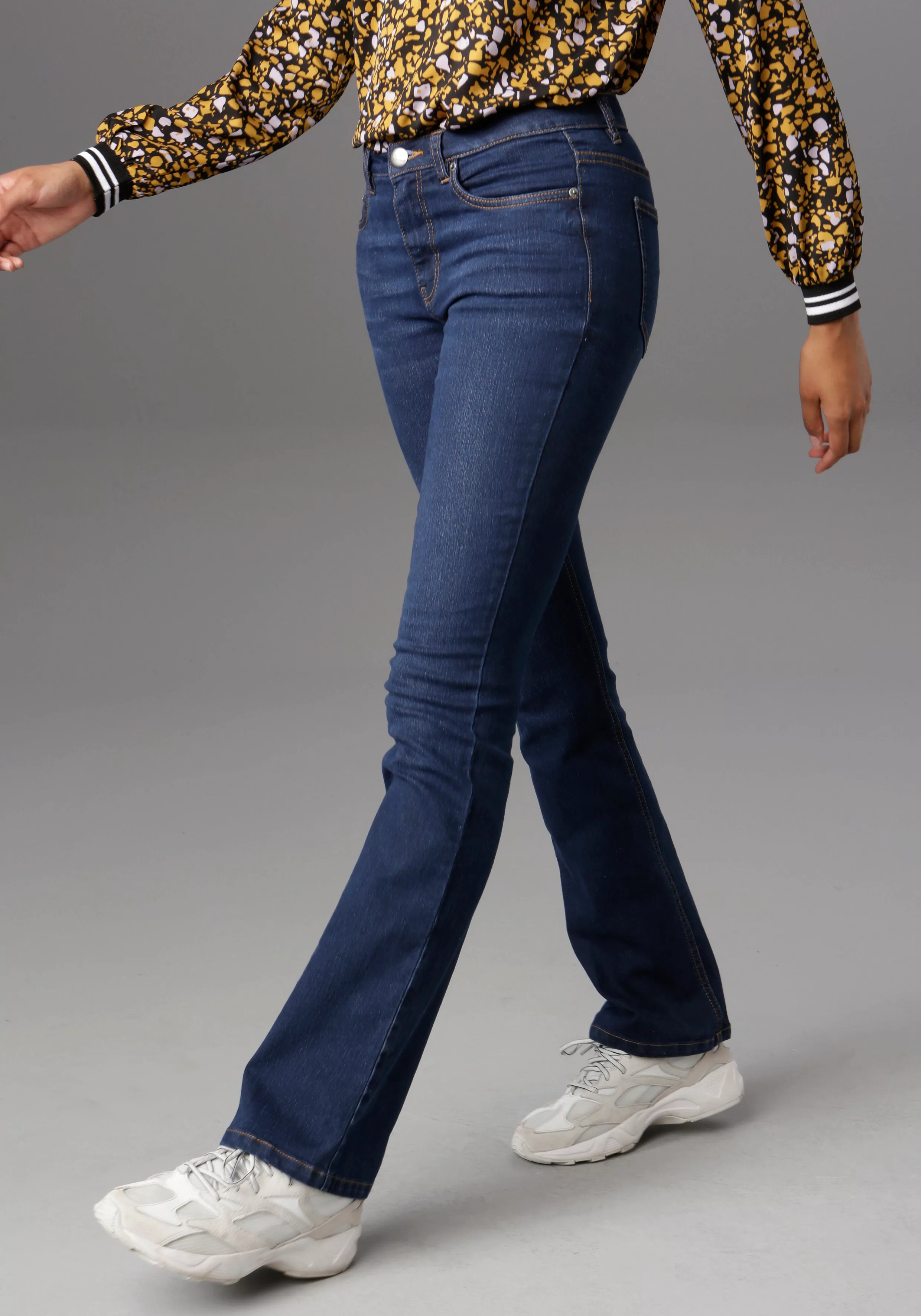 Aniston CASUAL Bootcut-Jeans regular waist günstig online kaufen