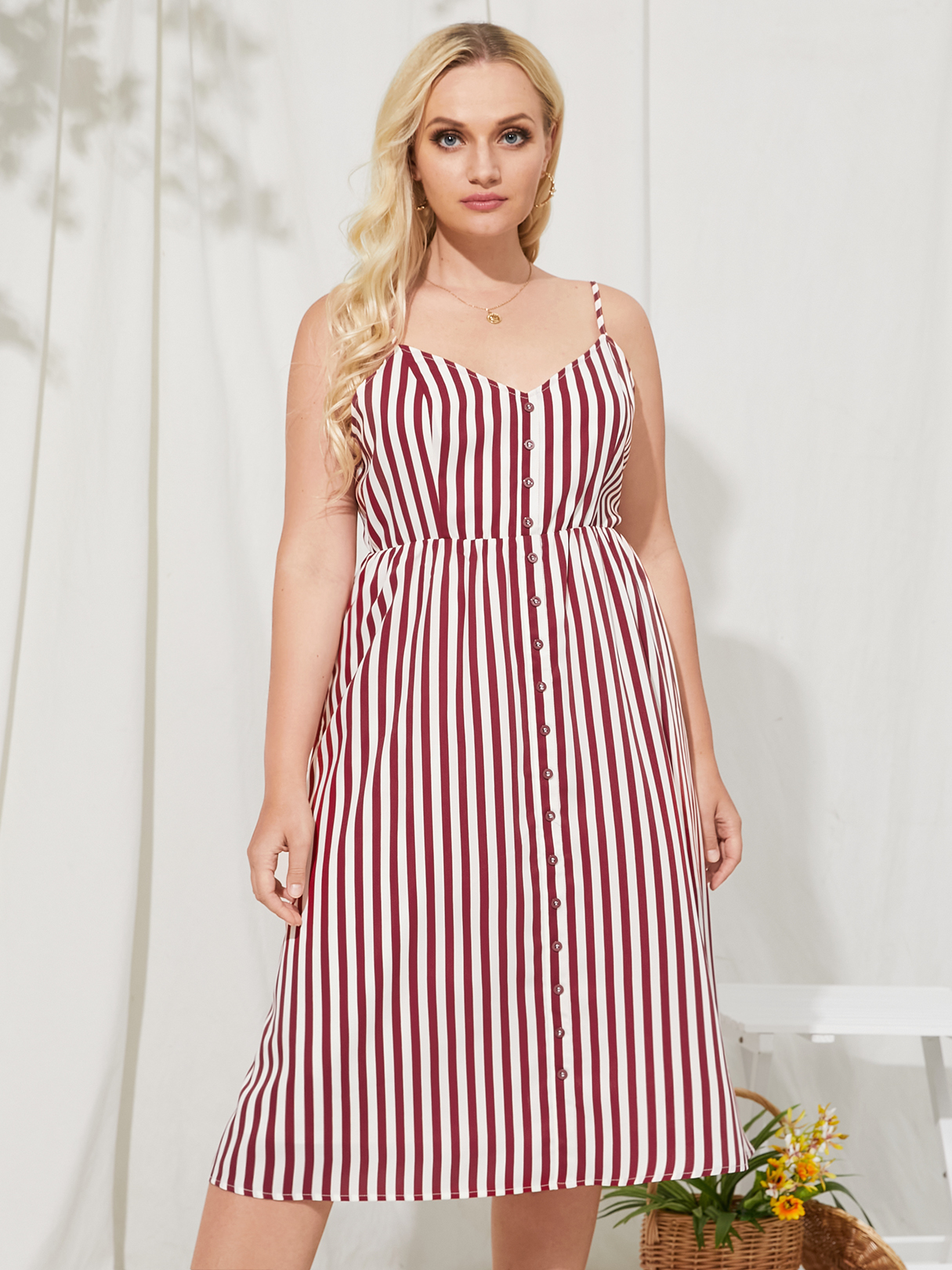 YOINS Plus Größe Spaghetti Gestreiftes Knopfdesign Kräusel Midi Kleid günstig online kaufen