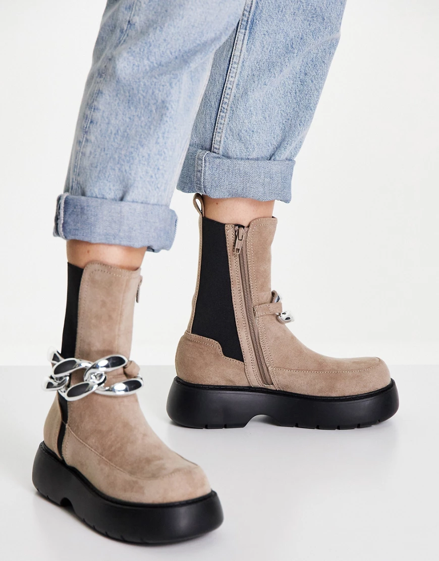 ASOS DESIGN – Artist – Chelsea-Stiefel in Taupe mit Kettendetail-Grau günstig online kaufen