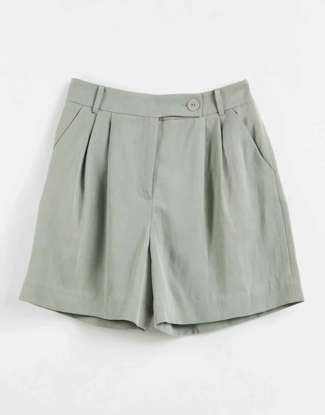 & Other Stories – Schmal geschnittene Shorts in Khaki-Grün günstig online kaufen