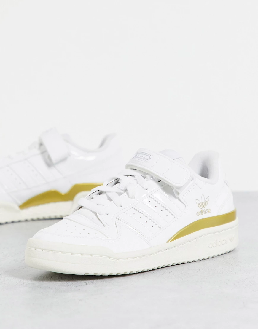 adidas Originals – Forum Low – Sneaker in Lack-Weiß und Gold günstig online kaufen