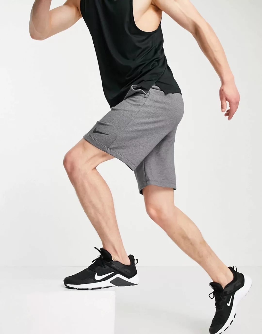 Nike Training – Dri-FIT – Shorts in Grau günstig online kaufen