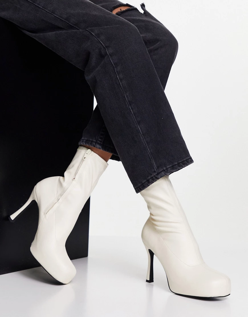 ASOS DESIGN – Event – Plateaustiefel in Wollweiß mit hohen Absätzen günstig online kaufen