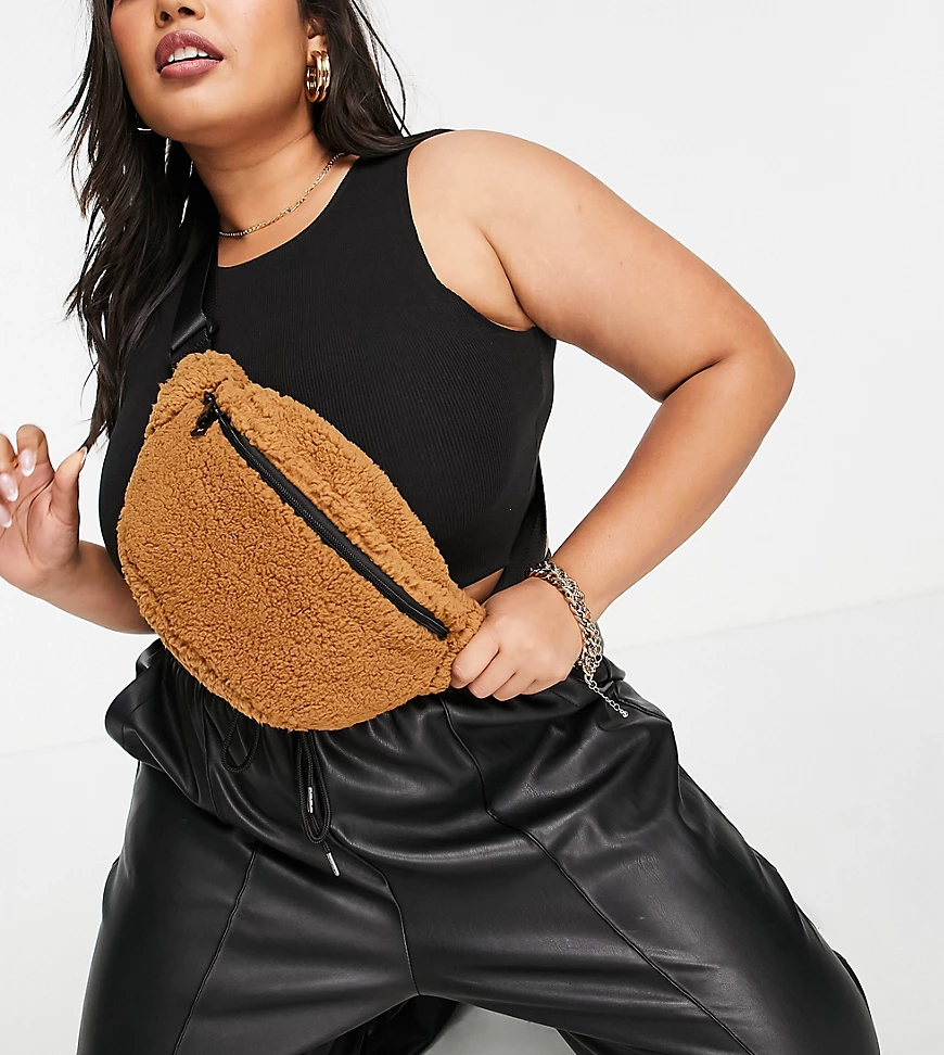 ASOS DESIGN C – Gürteltasche aus recyceltem Teddystoff in Braun-Neutral günstig online kaufen