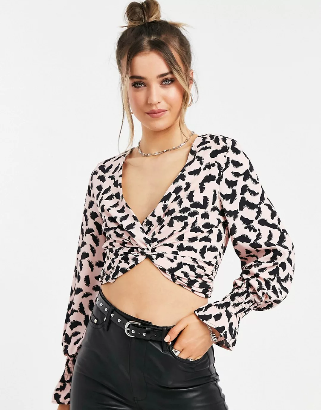 Topshop – Rosa Bluse mit verdrehter Vorderseite und Wimpernprint günstig online kaufen