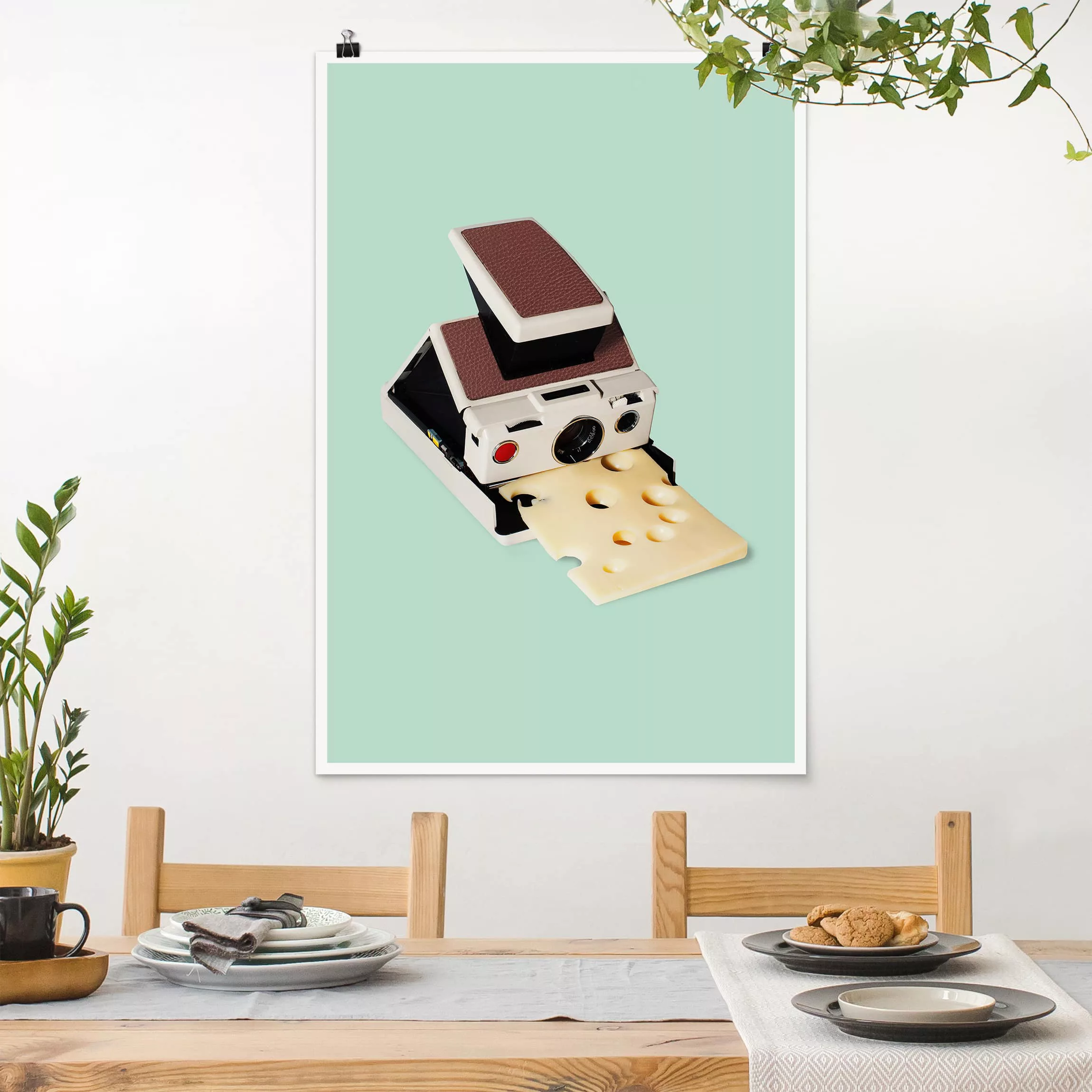 Poster Kunstdruck - Hochformat Kamera mit Käse günstig online kaufen