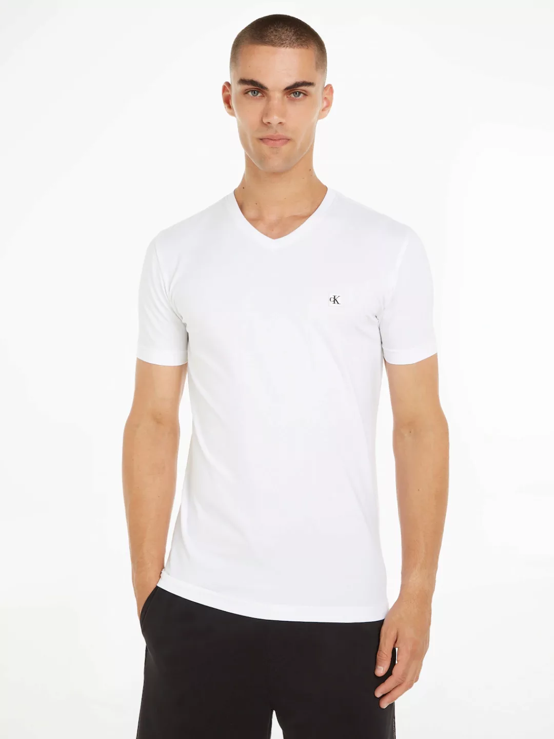 Calvin Klein Jeans T-Shirt CK EMBRO BADGE V-NECK TEE mit Logopatch günstig online kaufen
