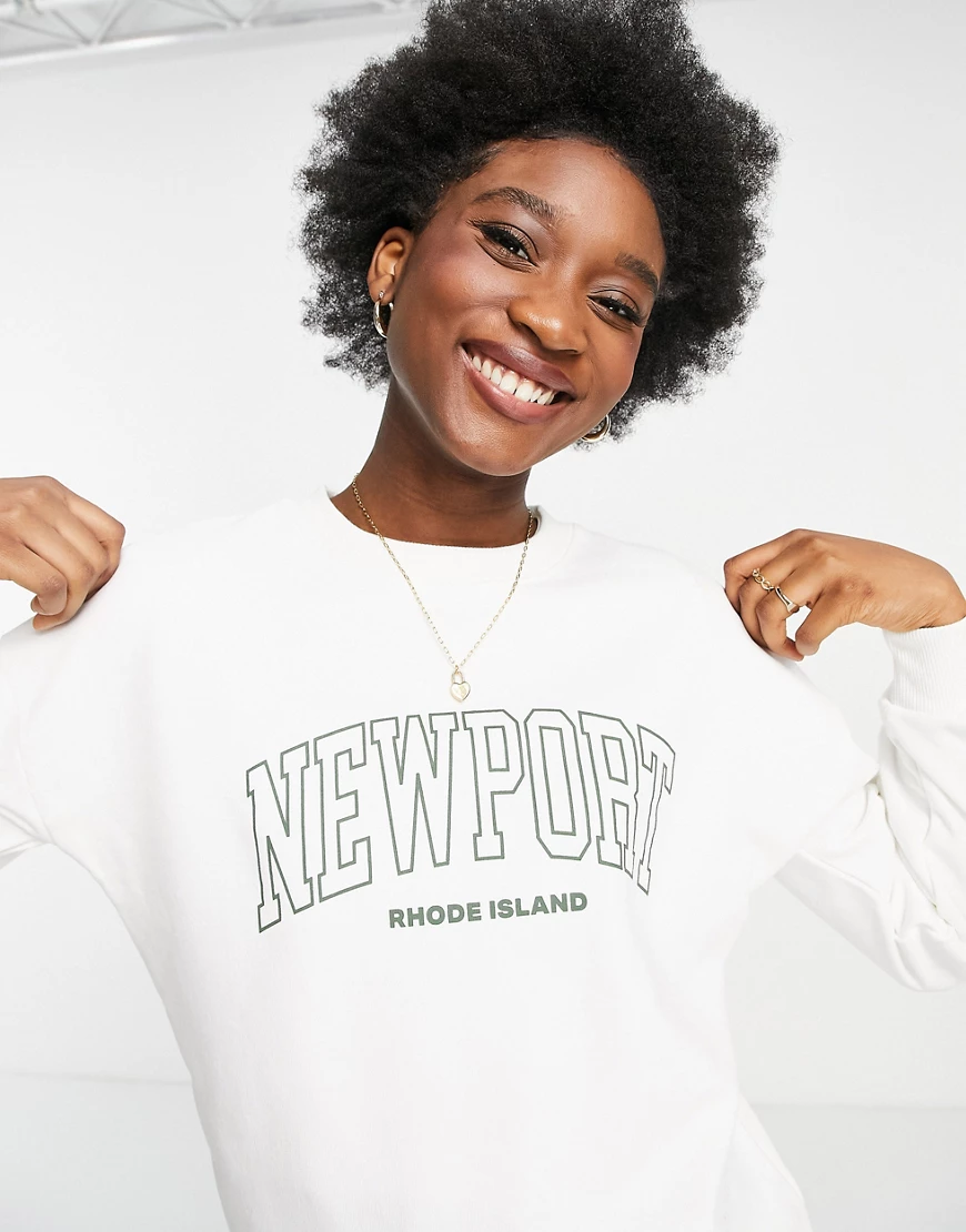 Miss Selfridge – Langärmliges Sweatshirt mit „Newport“-Print-Weiß günstig online kaufen