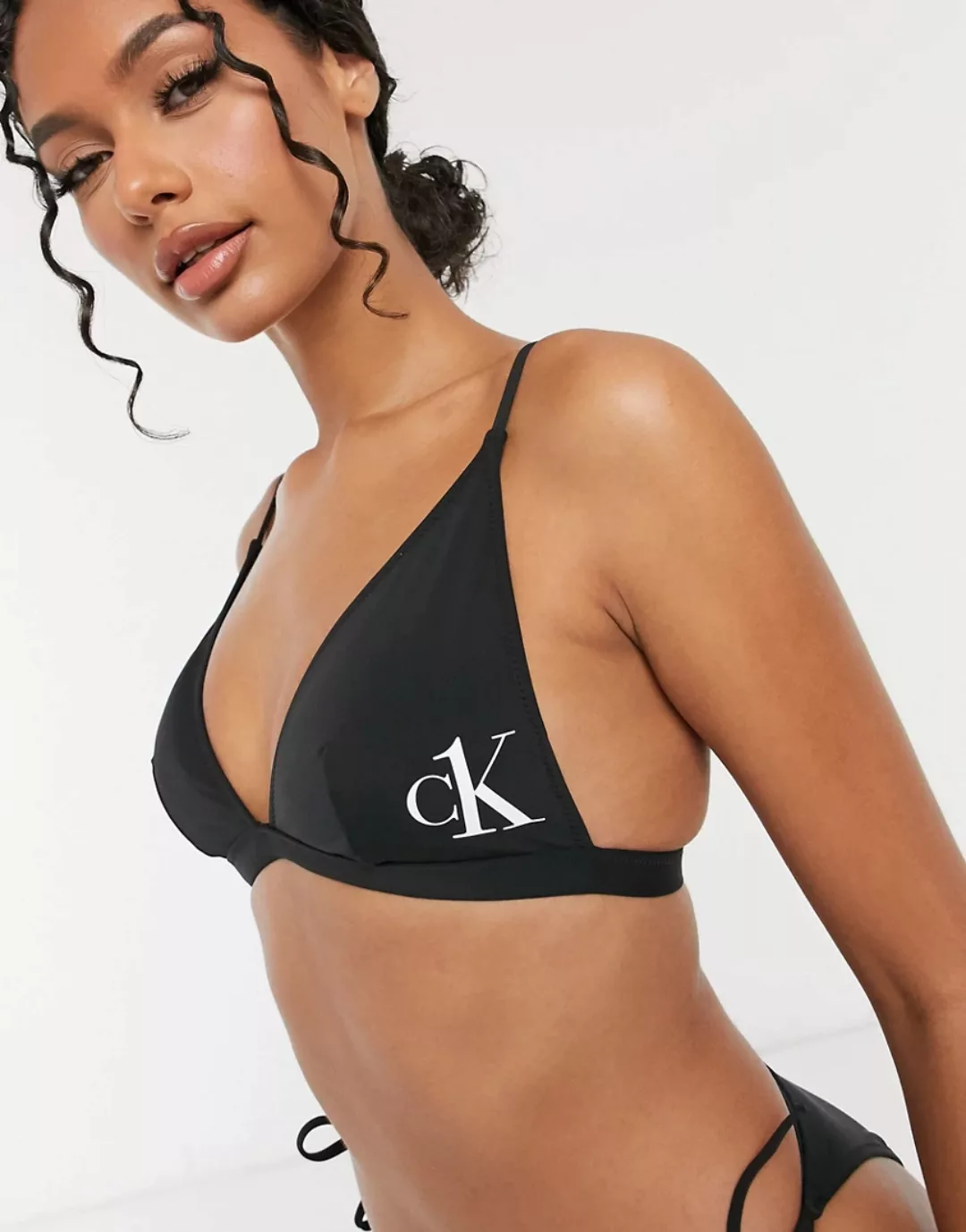 Calvin Klein – Triangel-Bikinioberteil mit Logo in Schwarz günstig online kaufen