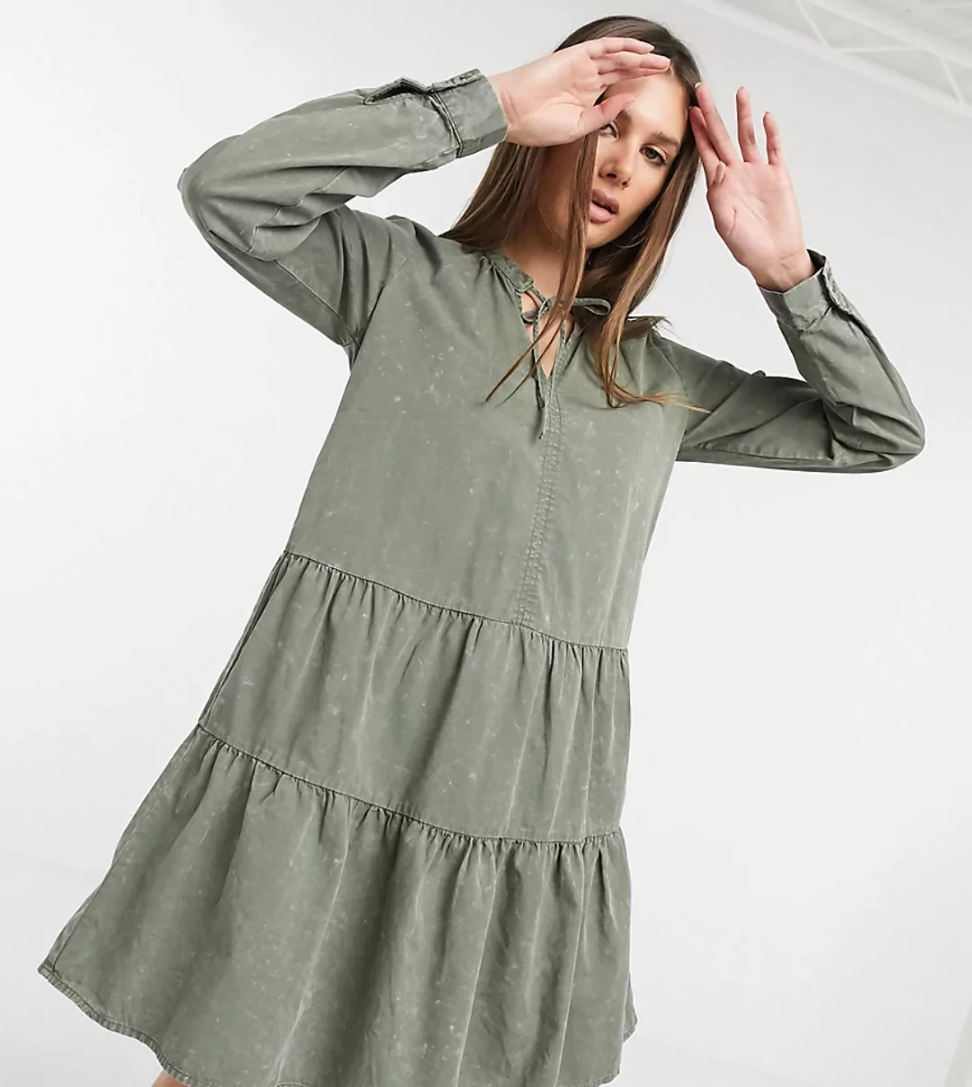 Noisy May Tall – Abgestuftes Hängerkleid in verwaschenem Khaki-Grün günstig online kaufen